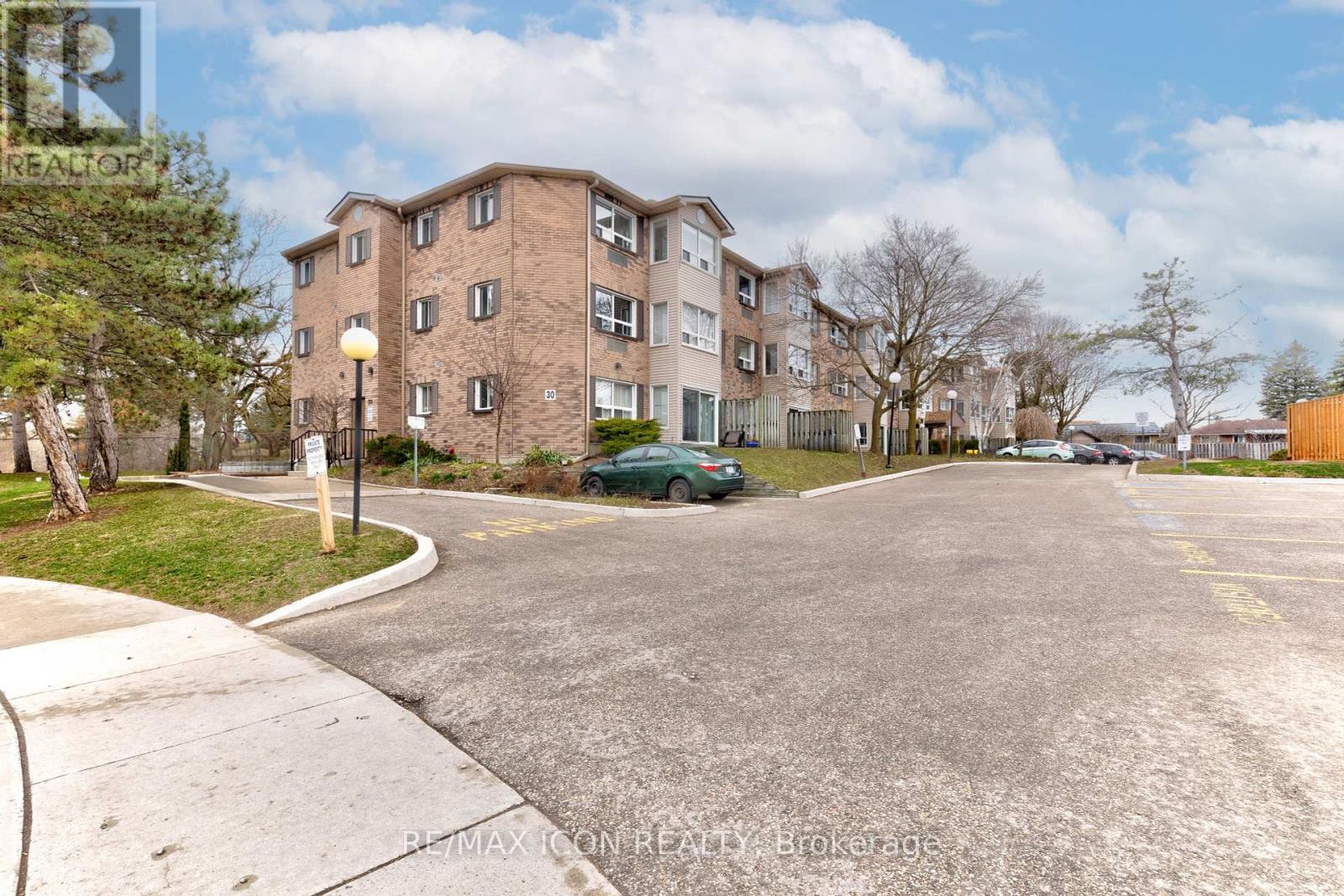 210 - 30 Hugo Crescent, Kitchener, Ontario  N2M 3Z2 - Photo 20 - X12121139