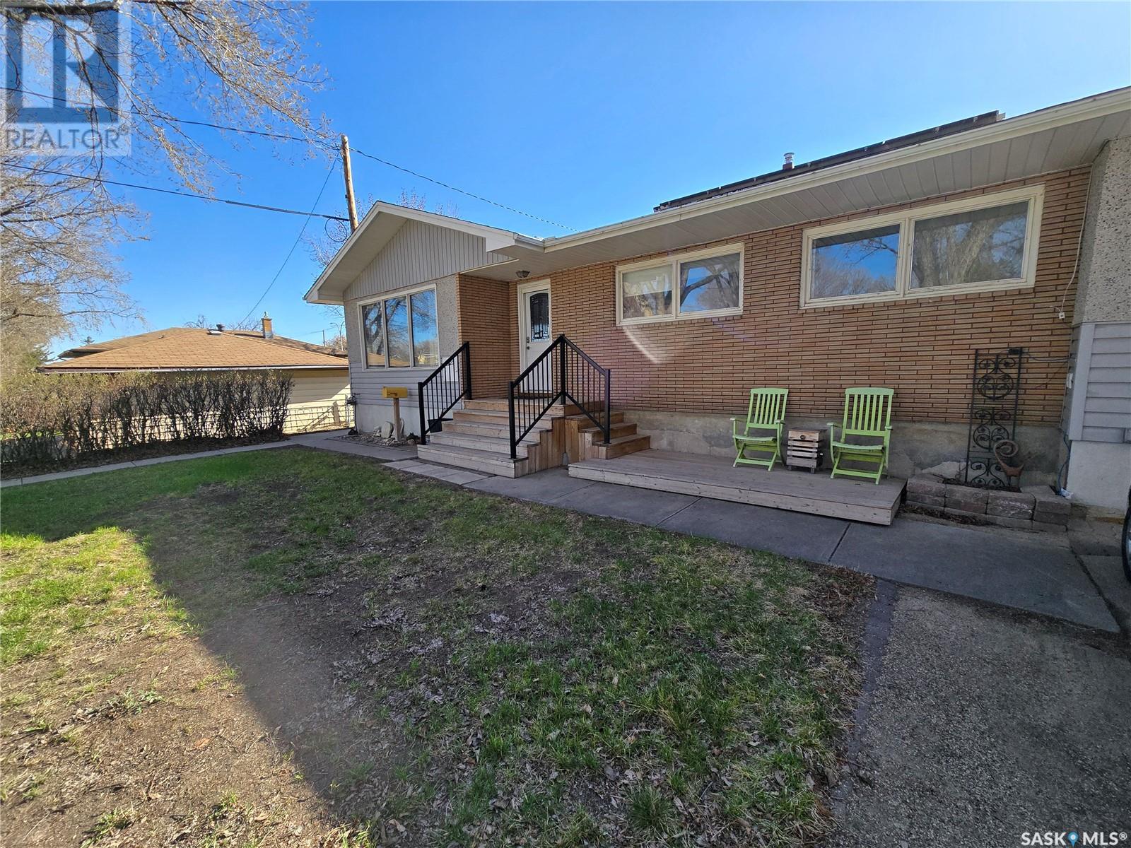 Property at 2925 Francis STREET image 2