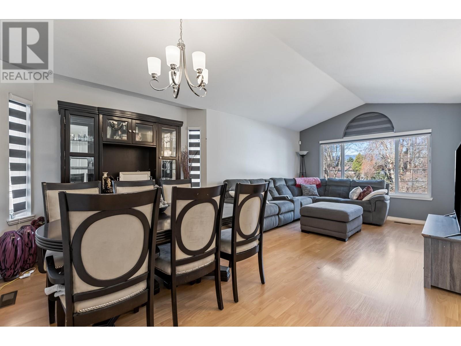 20660 Thorne Avenue, Maple Ridge, British Columbia  V2X 2K8 - Photo 4 - R3000219