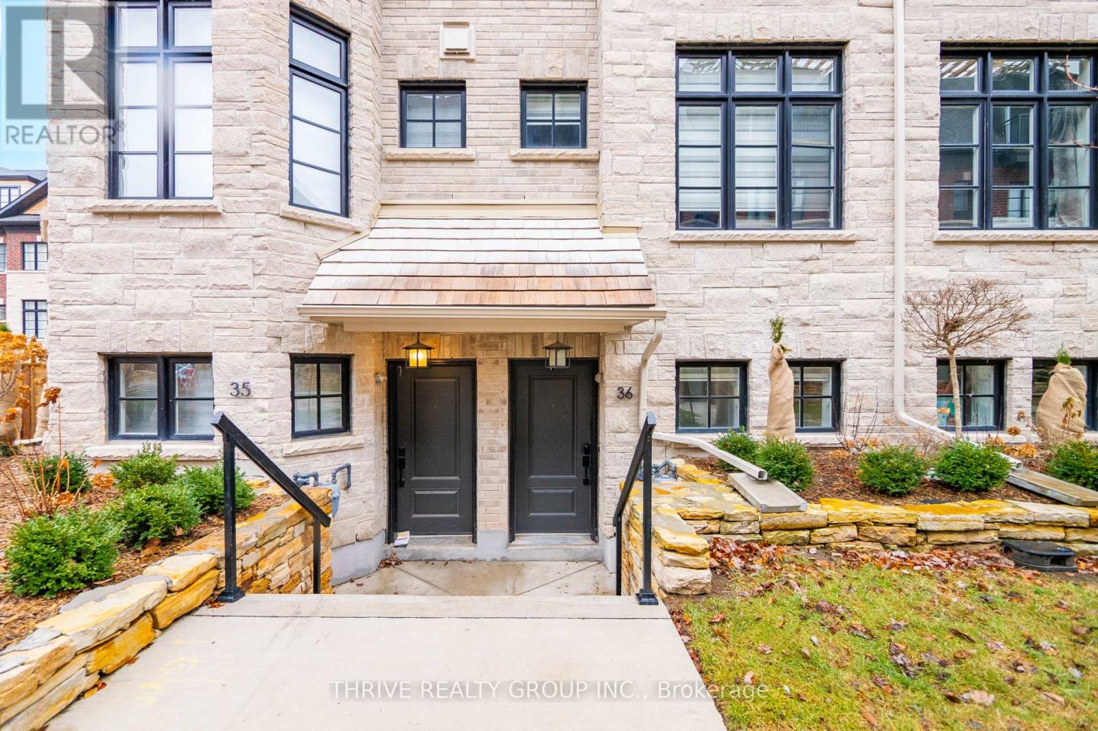 36 - 26 Lunar Crescent, Mississauga, Ontario  L5M 2R5 - Photo 3 - W12133919