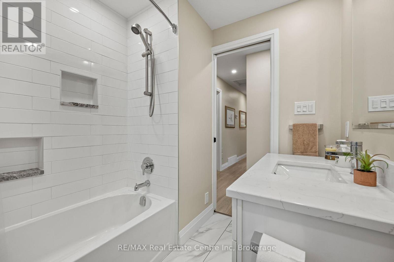 21 Normandy Drive, Guelph, Ontario  N1E 2P3 - Photo 15 - X12134089