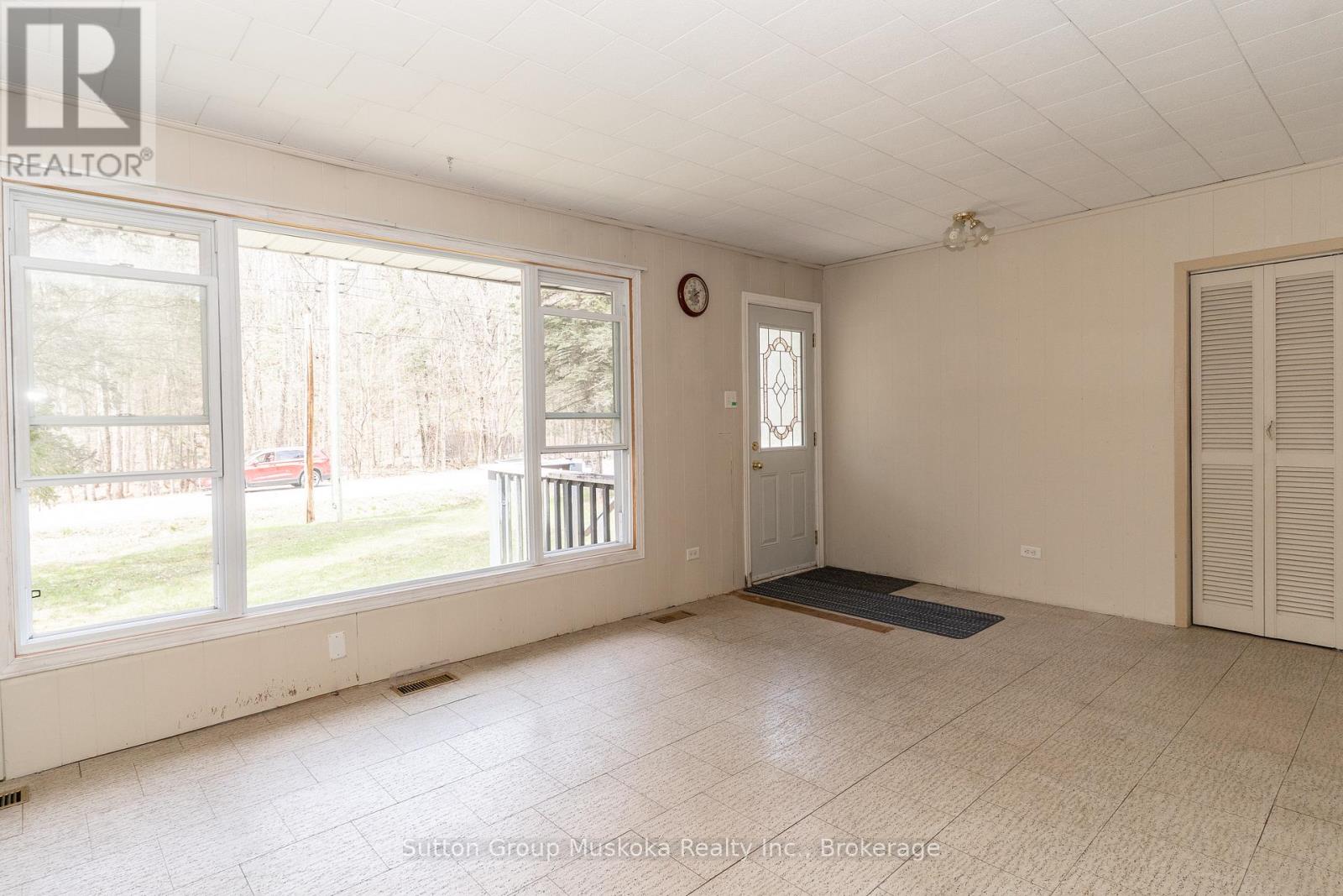 15 Glen Acres Road, Huntsville, Ontario  P1H 1N6 - Photo 11 - X12134096