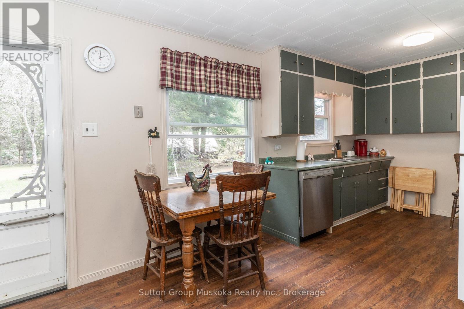 15 Glen Acres Road, Huntsville, Ontario  P1H 1N6 - Photo 12 - X12134096