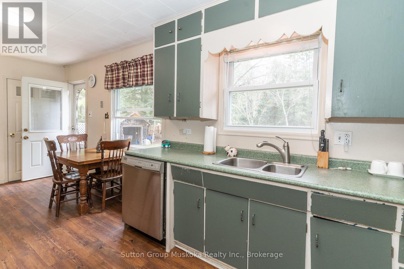 15 Glen Acres Road, Huntsville, Ontario  P1H 1N6 - Photo 14 - X12134096