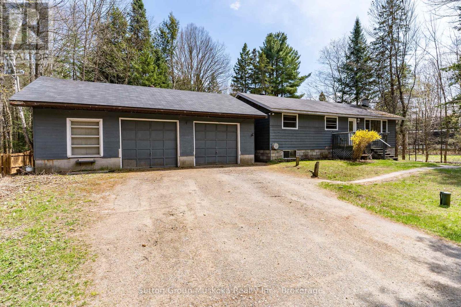 15 Glen Acres Road, Huntsville, Ontario  P1H 1N6 - Photo 2 - X12134096