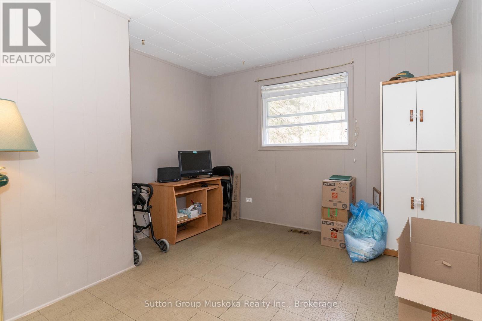 15 Glen Acres Road, Huntsville, Ontario  P1H 1N6 - Photo 20 - X12134096