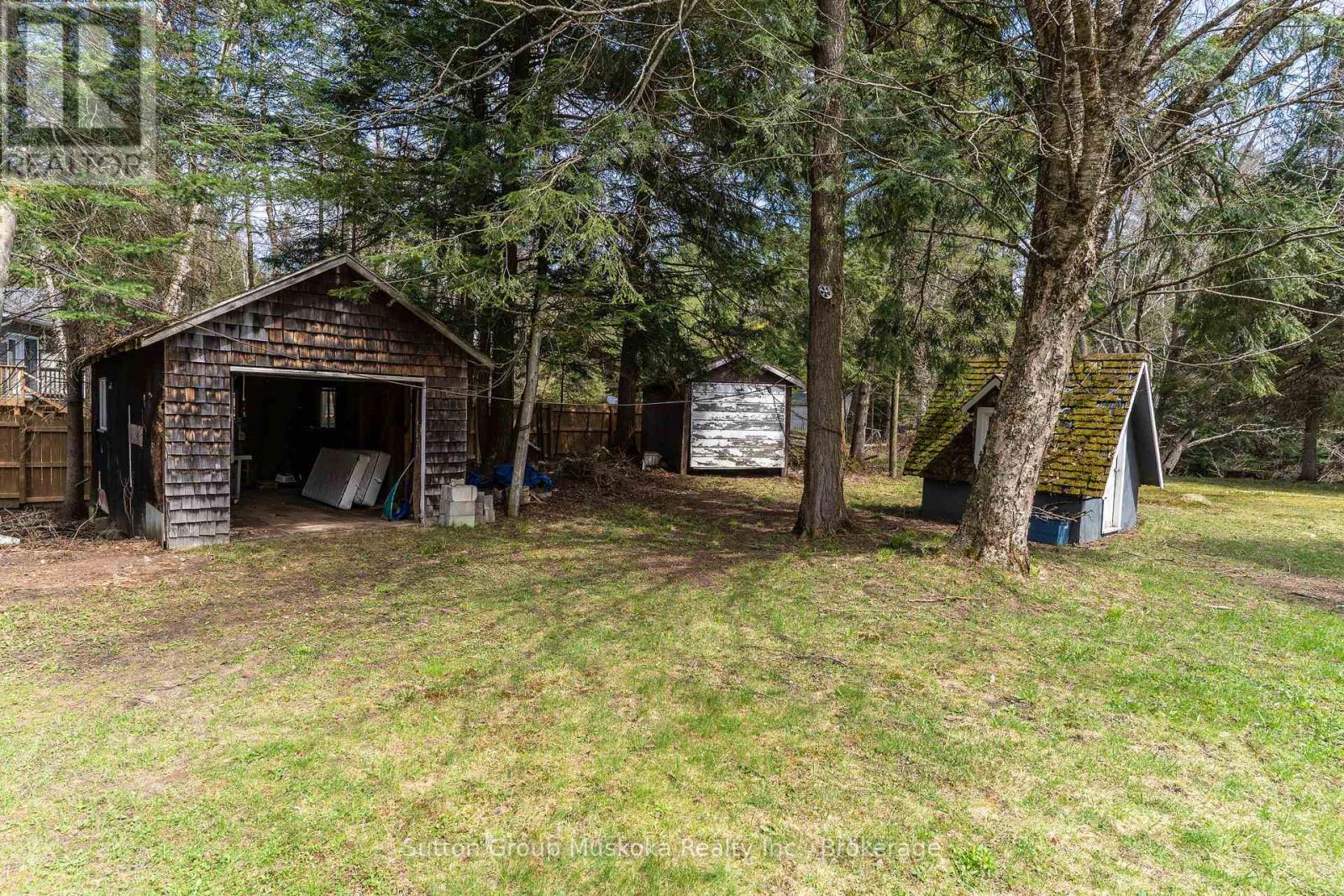 15 Glen Acres Road, Huntsville, Ontario  P1H 1N6 - Photo 28 - X12134096