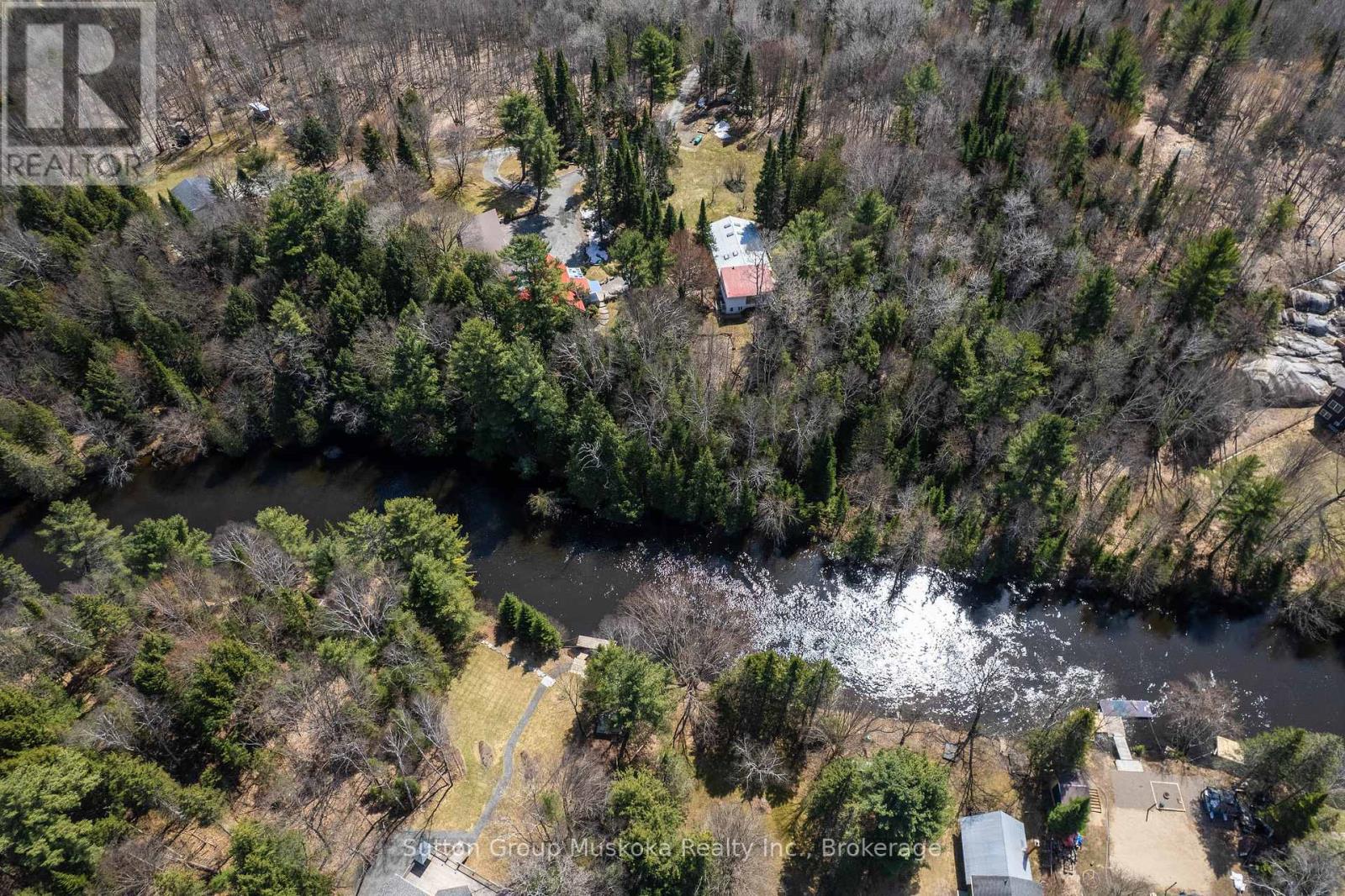 15 Glen Acres Road, Huntsville, Ontario  P1H 1N6 - Photo 6 - X12134096