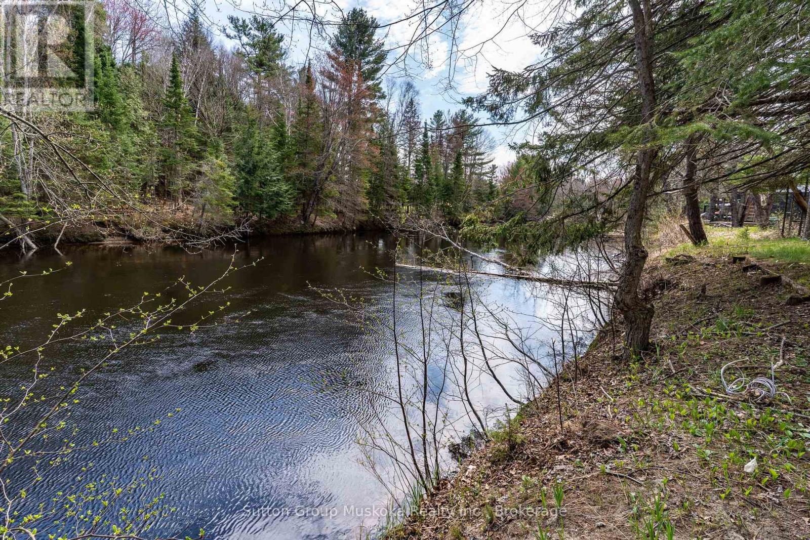 15 Glen Acres Road, Huntsville, Ontario  P1H 1N6 - Photo 8 - X12134096