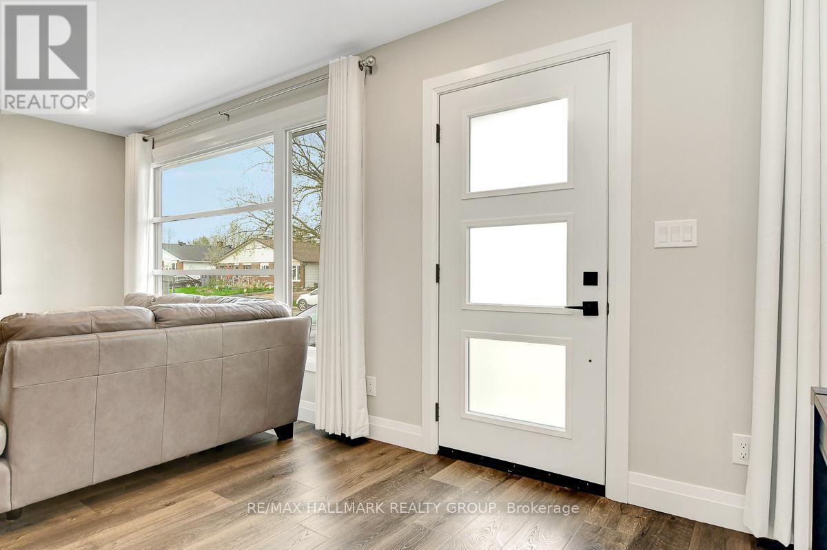 2216 Fillmore Crescent, Ottawa, Ontario  K1J 6A3 - Photo 4 - X12134003