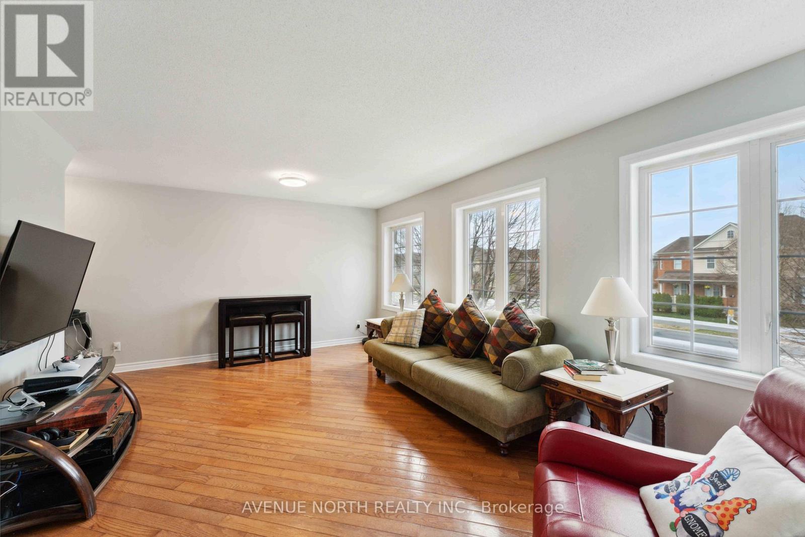 112 Huntmar Drive, Ottawa, Ontario  K2S 0E3 - Photo 11 - X12134114