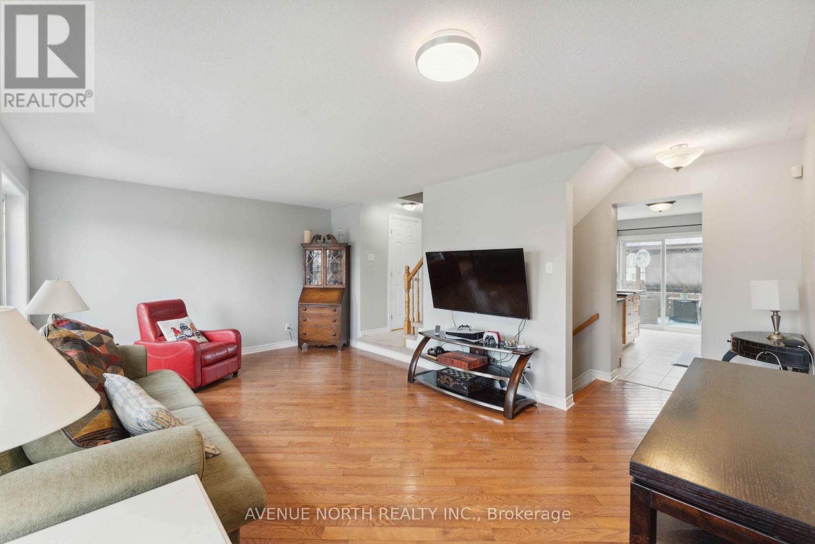 112 Huntmar Drive, Ottawa, Ontario  K2S 0E3 - Photo 9 - X12134114