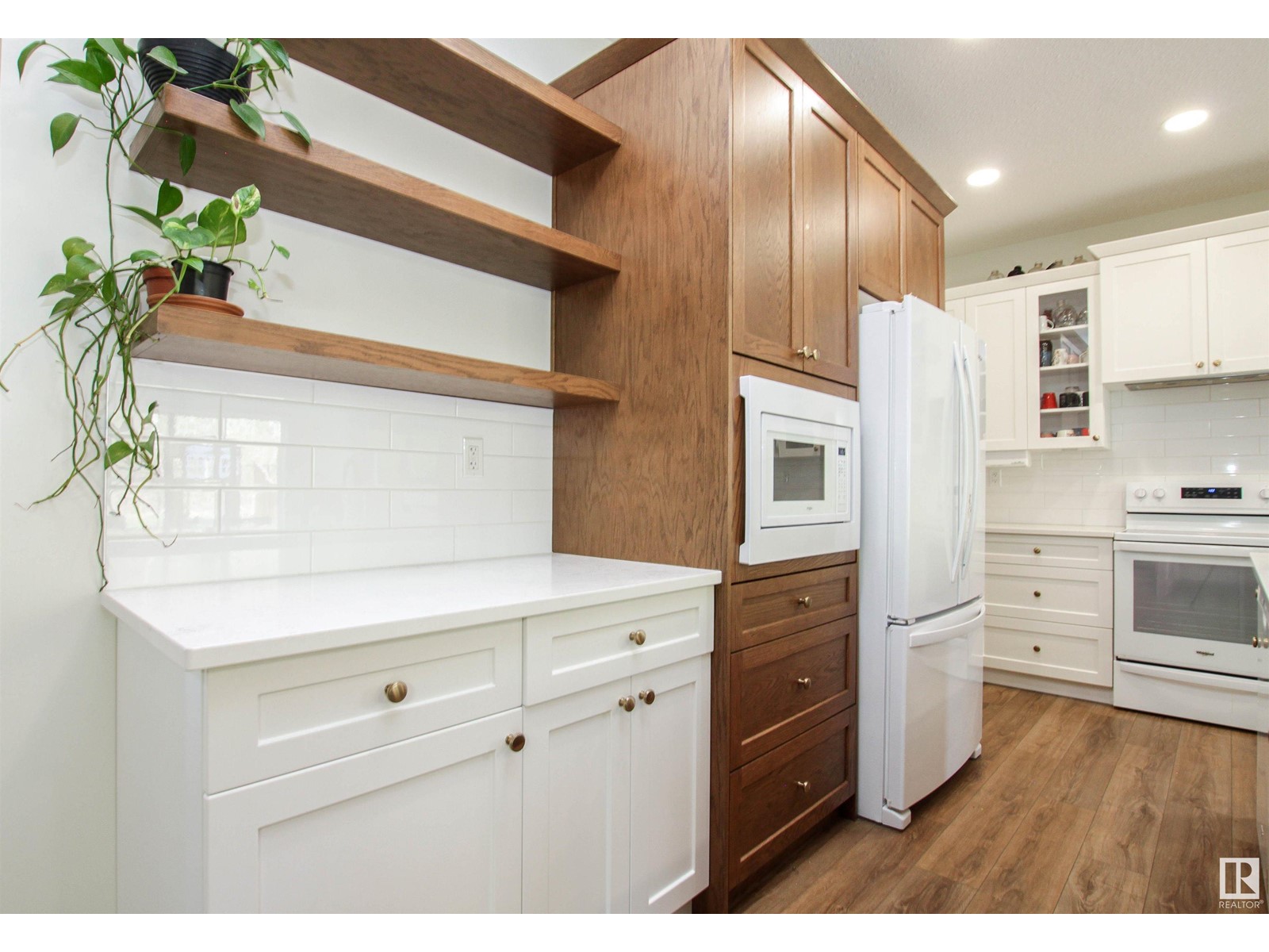 Property at 30 LADEROUTE PL image 3
