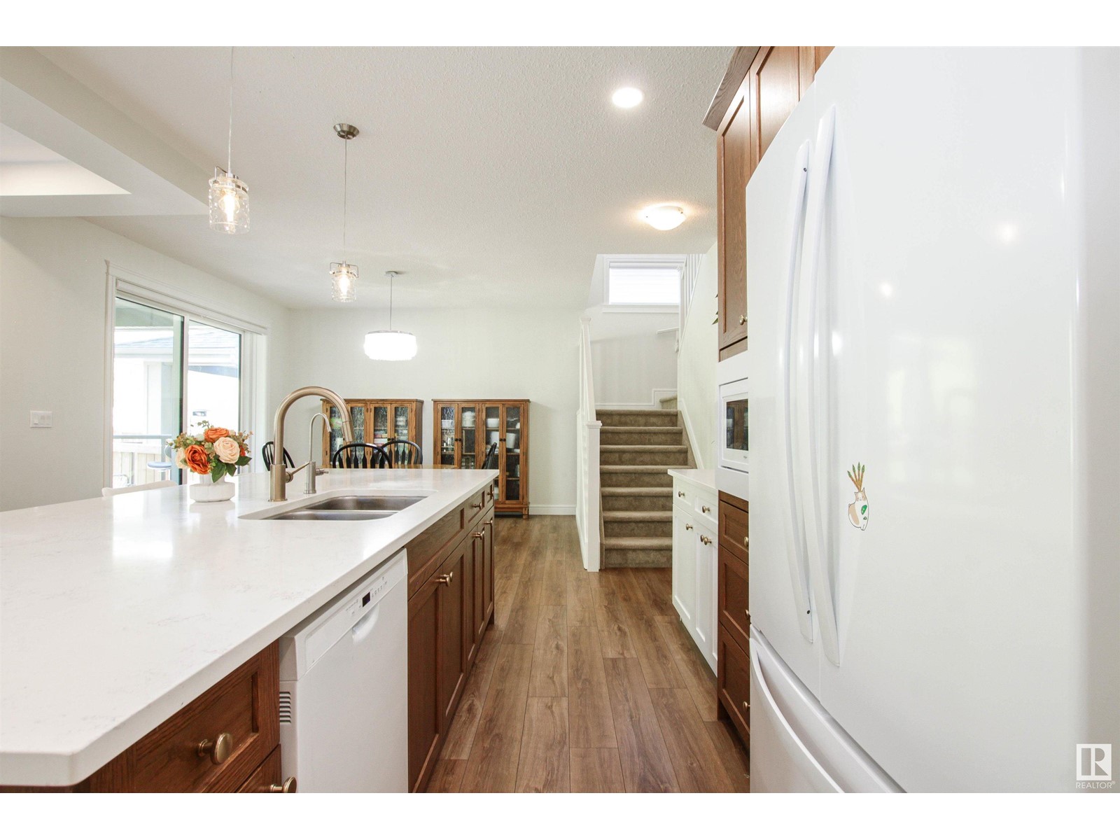 Property at 30 LADEROUTE PL image 1