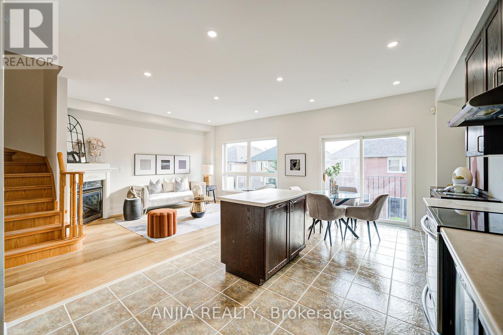 14 Fairlawn Avenue, Markham, Ontario  L6C 2E7 - Photo 24 - N12133654