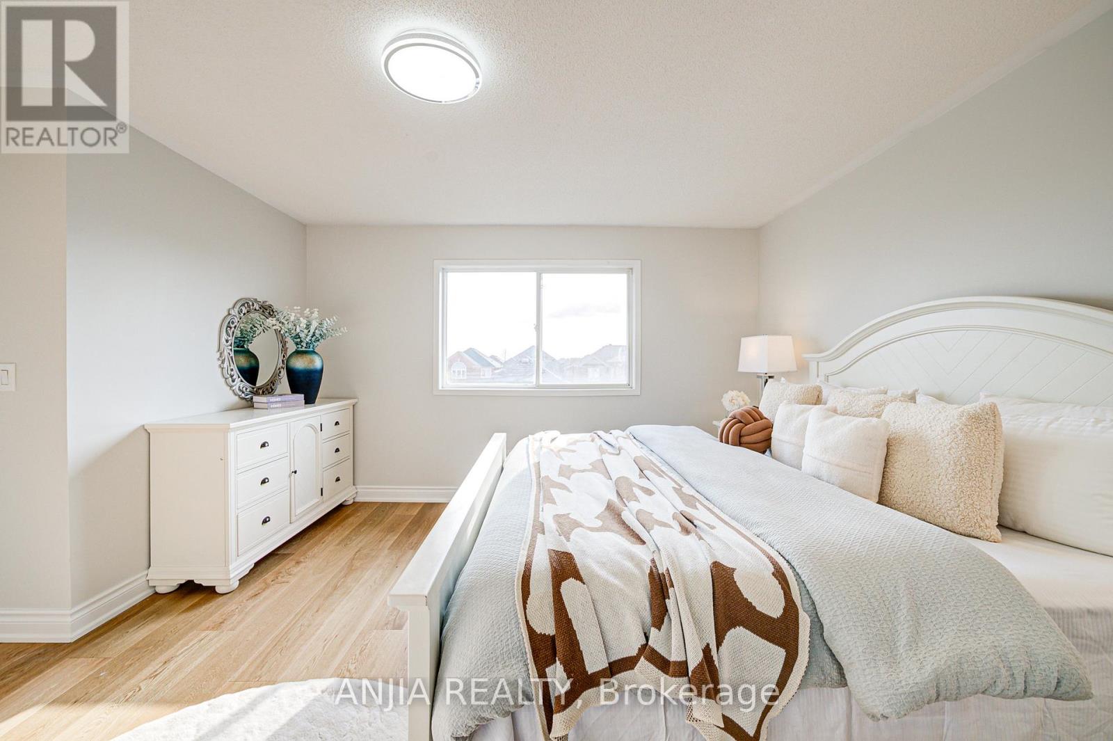 14 Fairlawn Avenue, Markham (Berczy), Ontario  L6C 2E7 - Photo 34 - N12133654