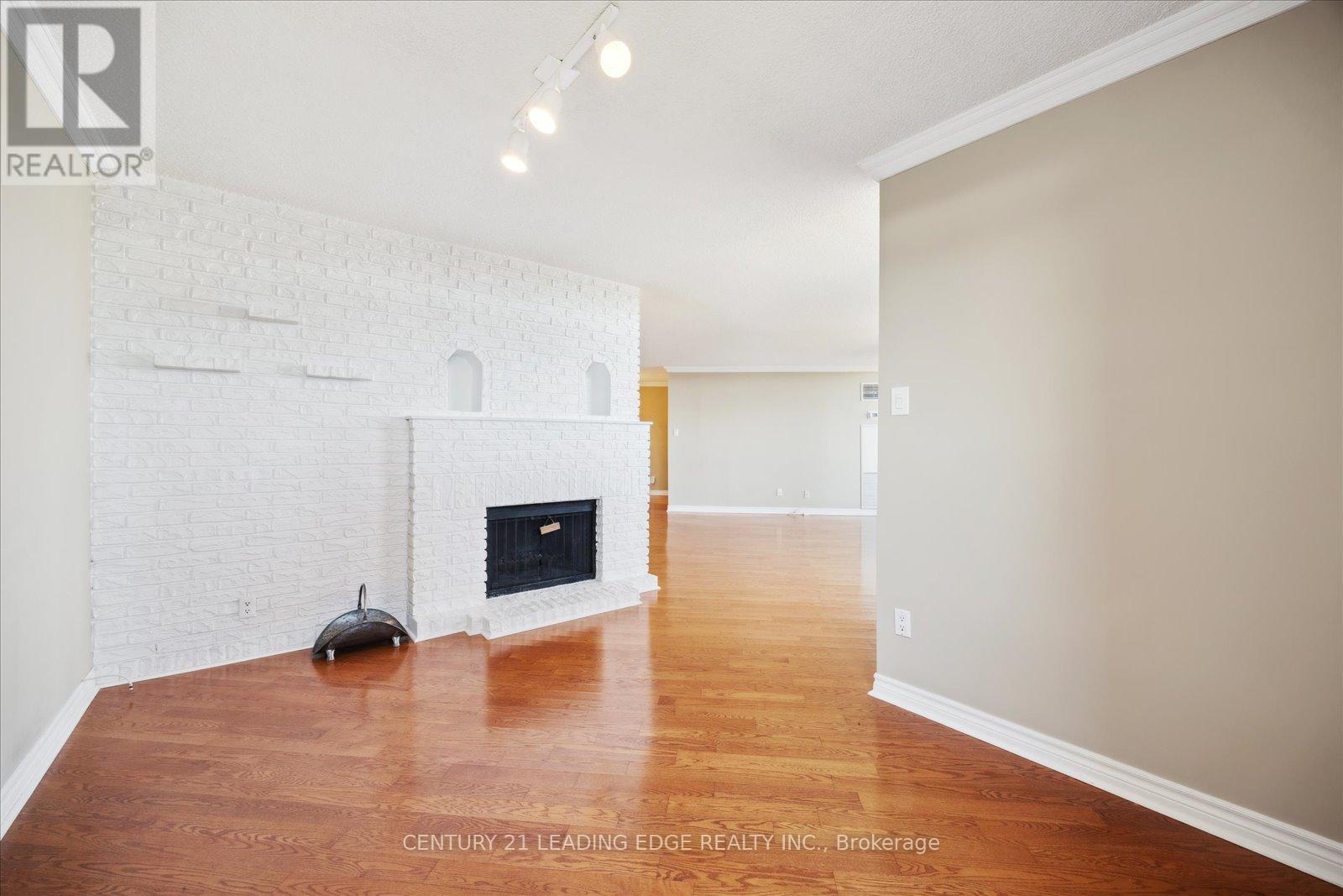 1202 - 7811 Yonge Street, Markham (Thornhill), Ontario  L3T 4S3 - Photo 20 - N12133697