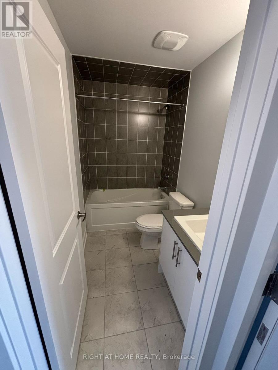 U228 - 9570 Islington Avenue W, Vaughan, Ontario  L4H 5E8 - Photo 14 - N12133702