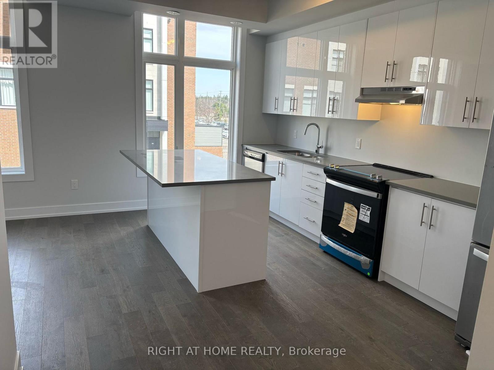 U228 - 9570 Islington Avenue W, Vaughan, Ontario  L4H 5E8 - Photo 9 - N12133702