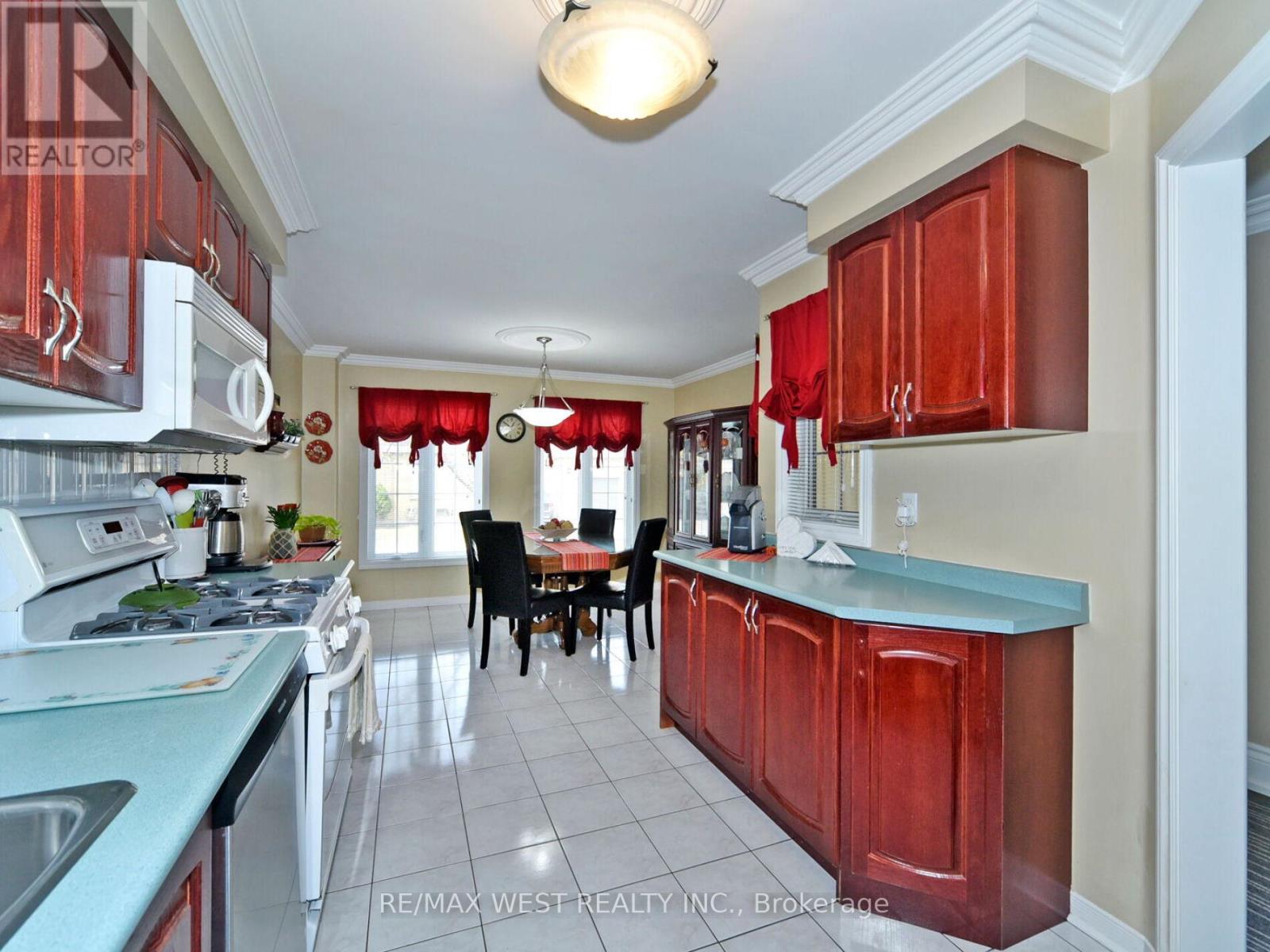 67 - 104 Pinedale Gate, Vaughan, Ontario  L4L 8X3 - Photo 11 - N12133762