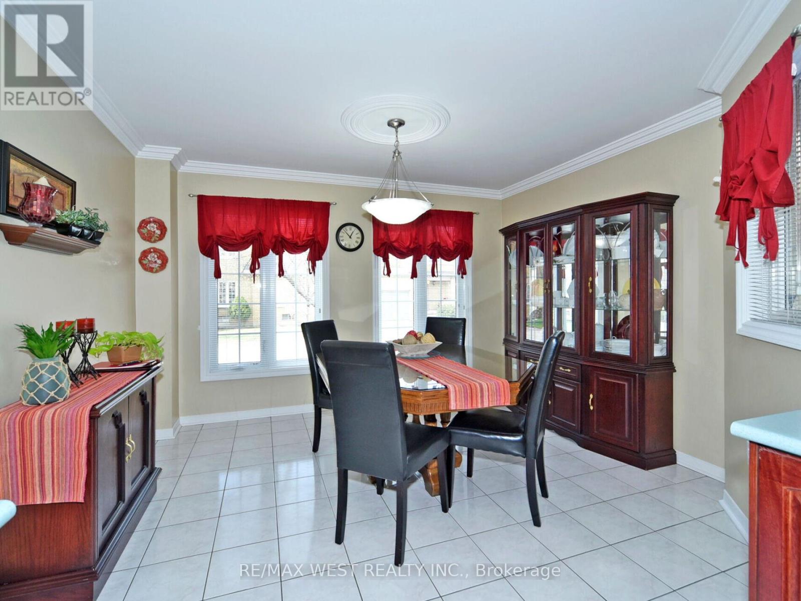 67 - 104 Pinedale Gate, Vaughan (East Woodbridge), Ontario  L4L 8X3 - Photo 13 - N12133762