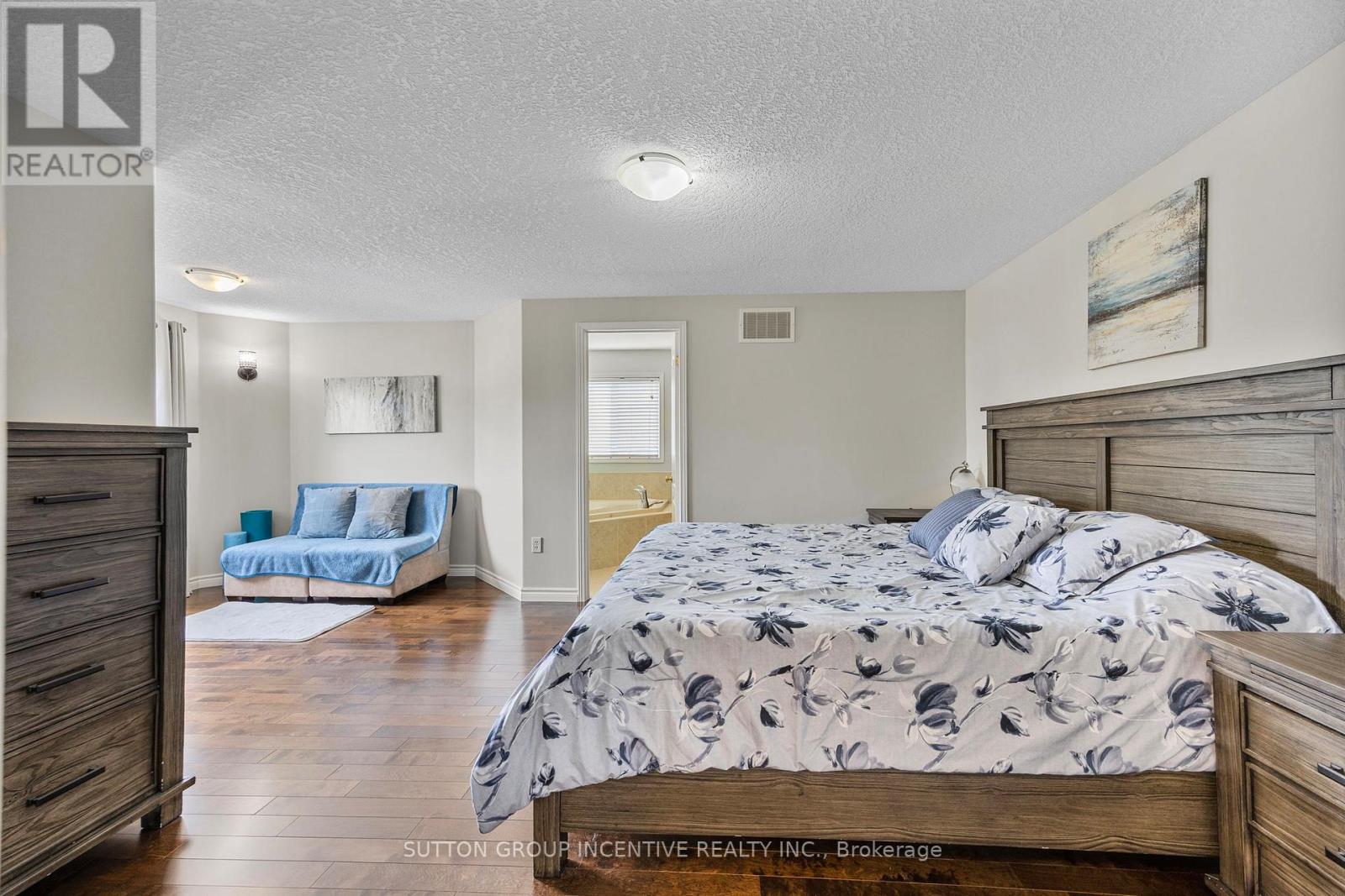 22 Armeda Clow Crescent, Essa, Ontario  L0M 1B2 - Photo 16 - N12133779