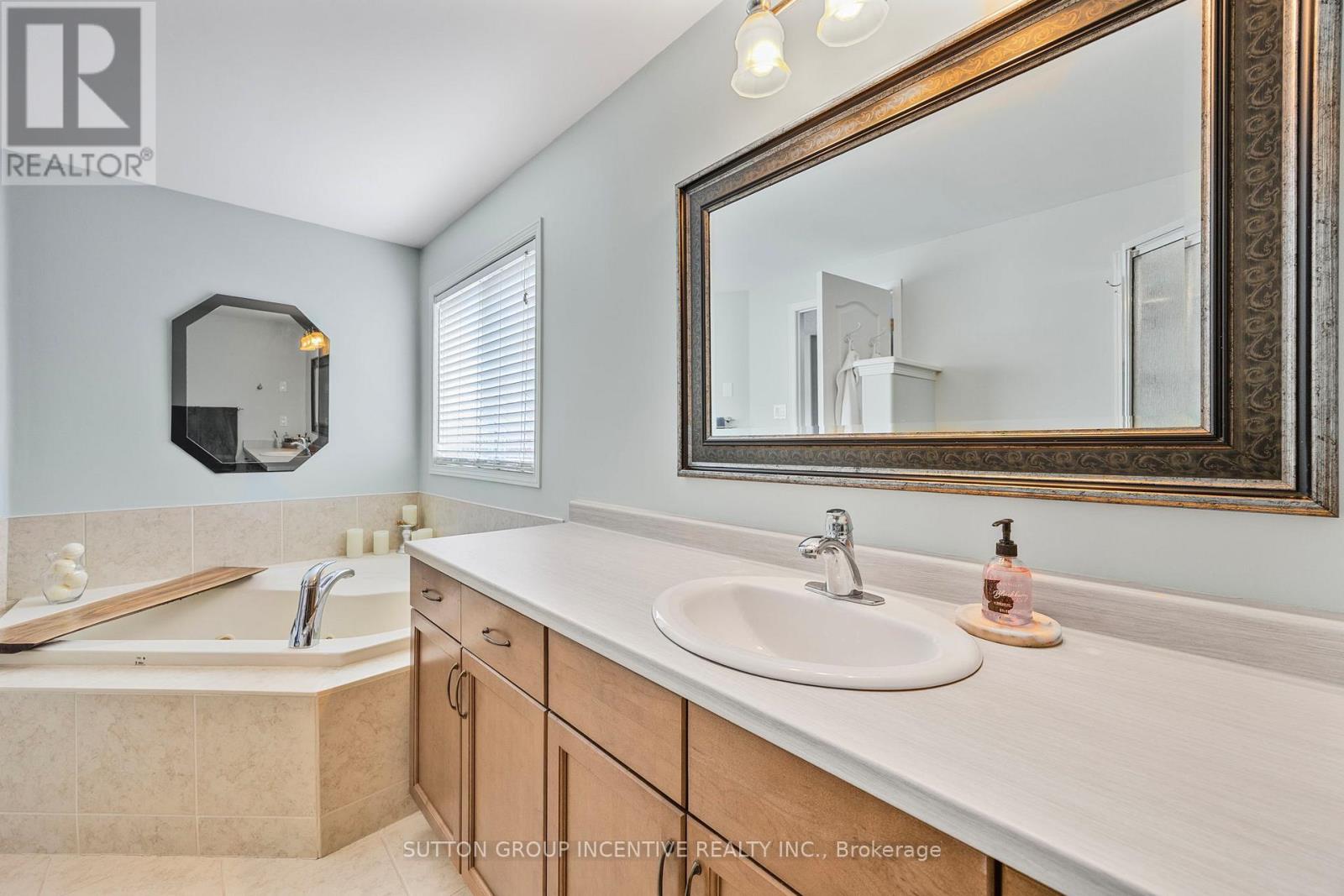 22 Armeda Clow Crescent, Essa, Ontario  L0M 1B2 - Photo 18 - N12133779