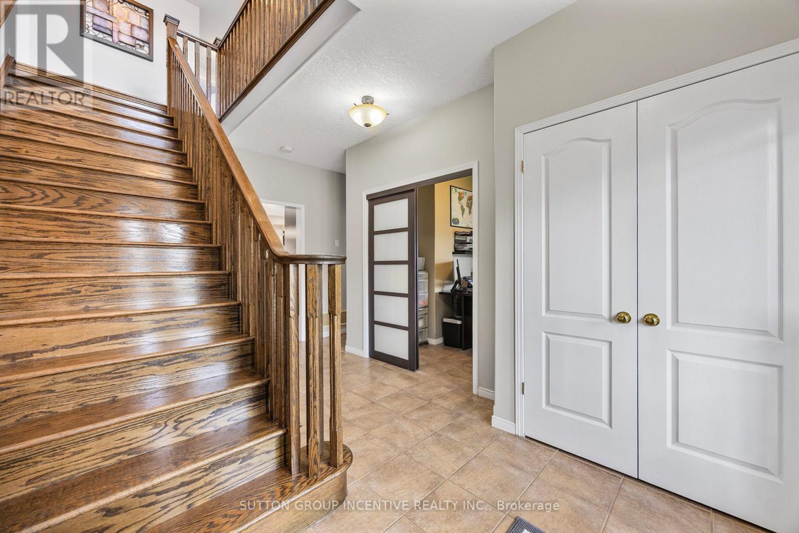 22 Armeda Clow Crescent, Essa, Ontario  L0M 1B2 - Photo 7 - N12133779