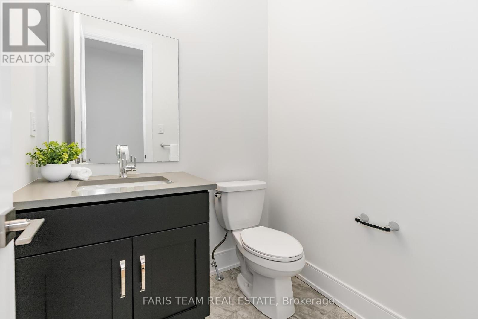 96 Waverly Heights, Tay, Ontario  L0L 1P0 - Photo 10 - S12133783