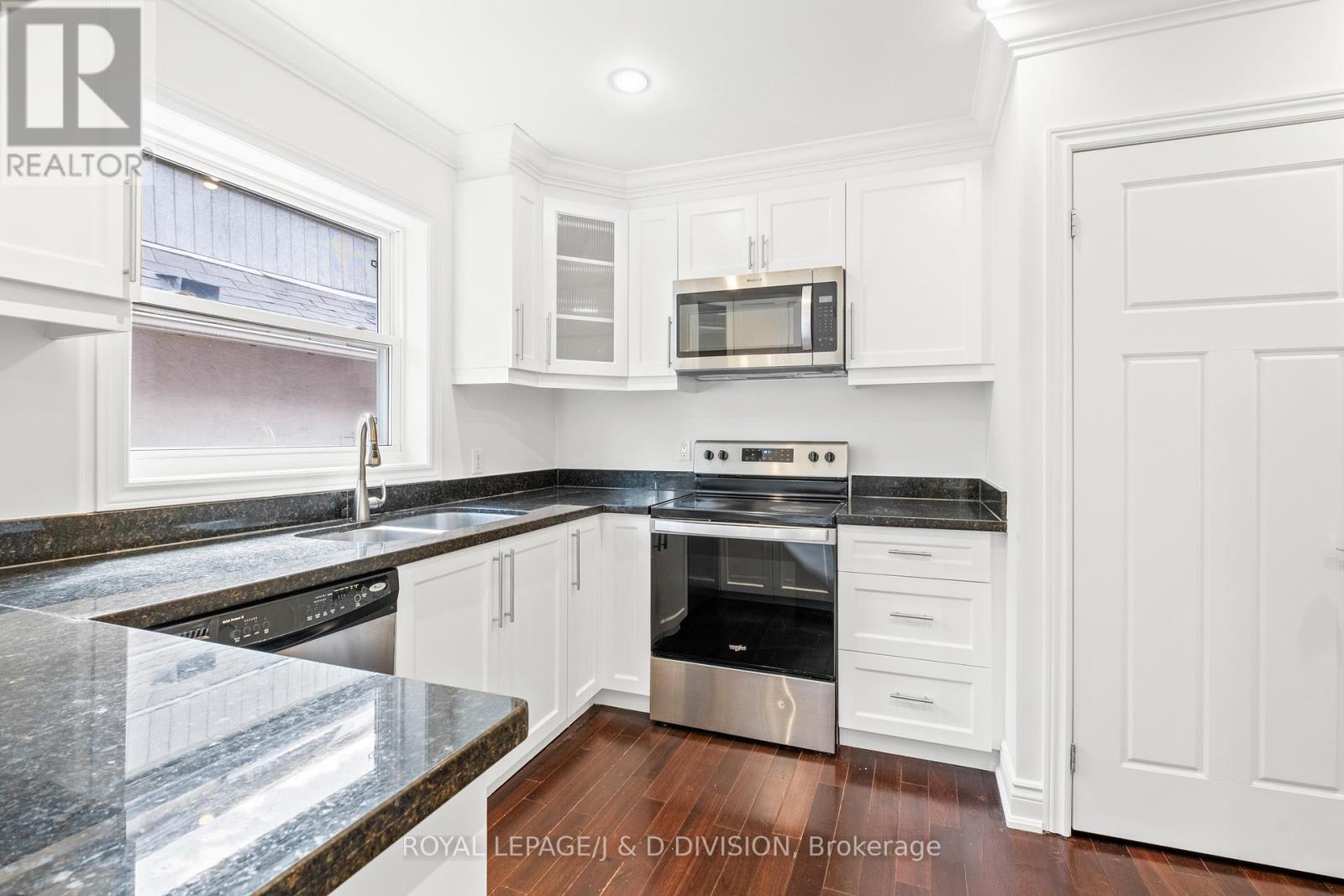 Second Floor - 3 Killarney Road, Toronto, Ontario  M5P 1L7 - Photo 7 - C12133809