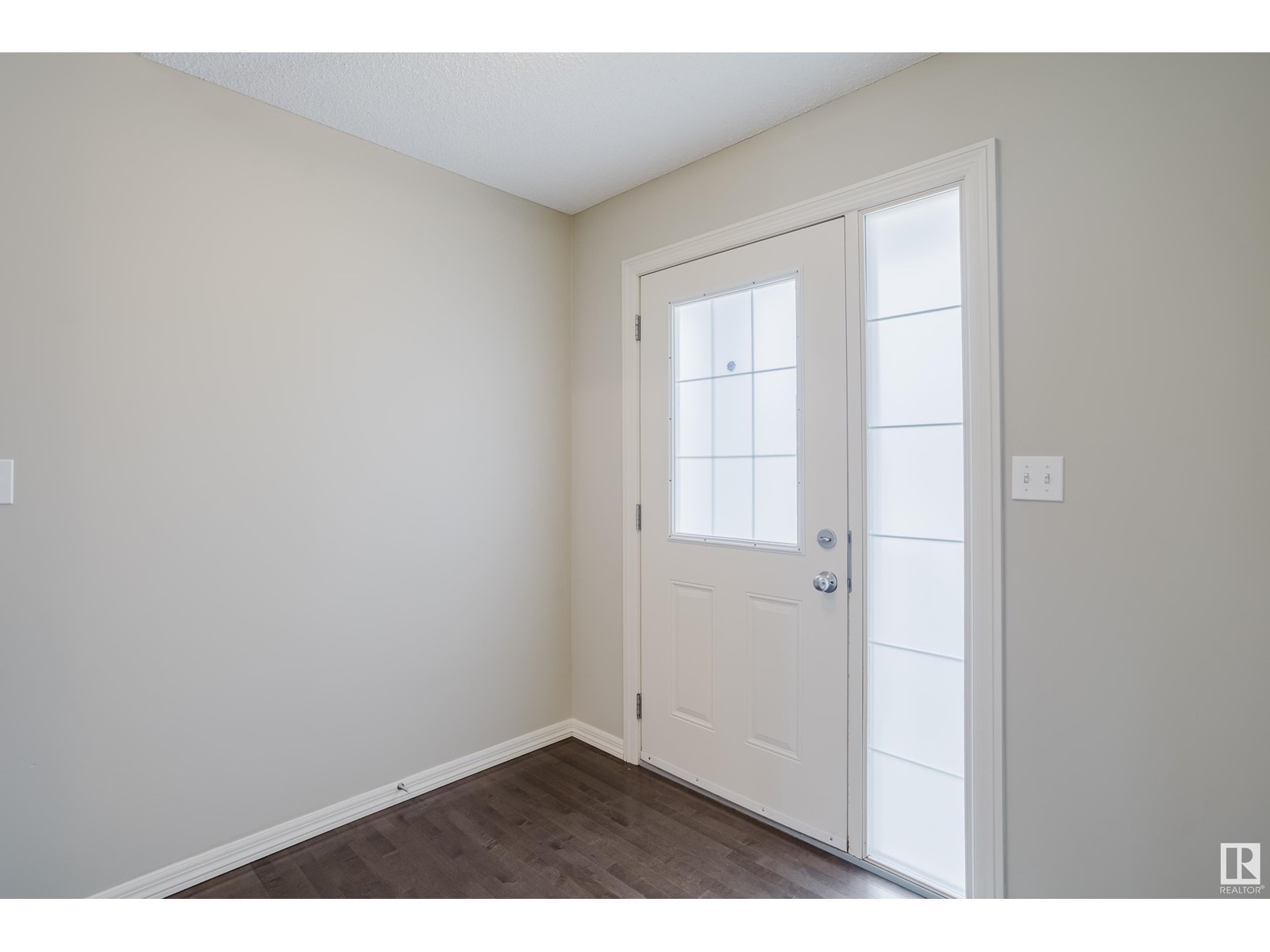 Property at 6213 60 ST image 2