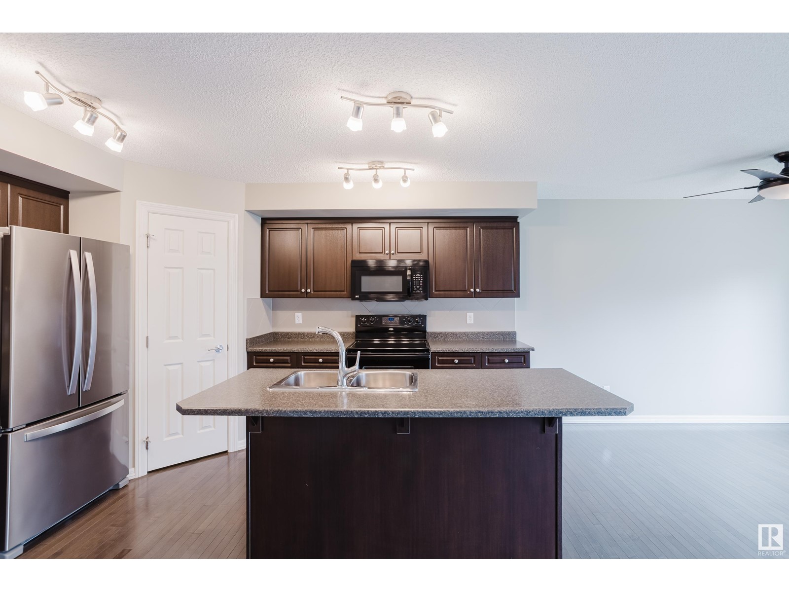 Property at 6213 60 ST image 3