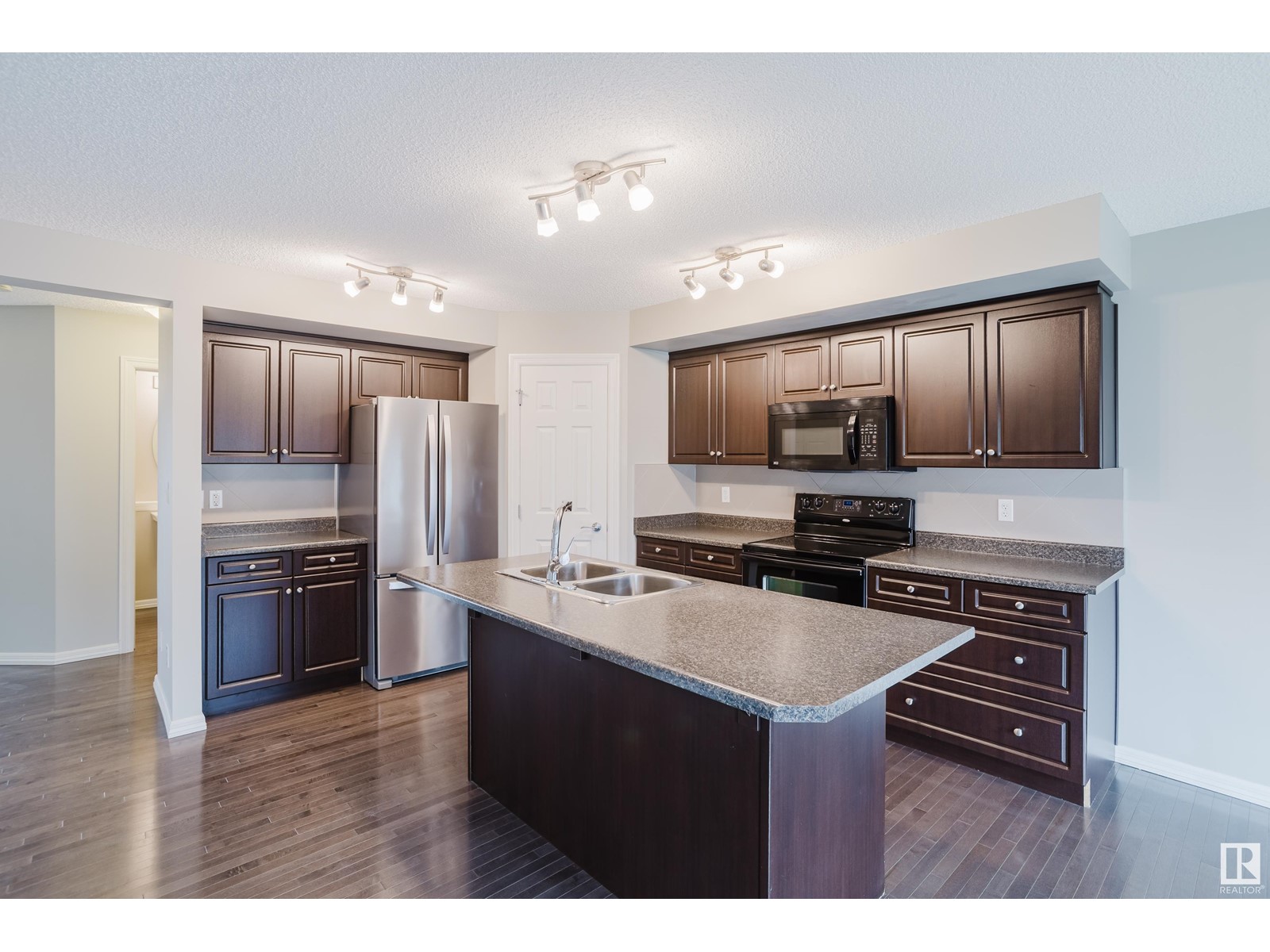 Property at 6213 60 ST image 4