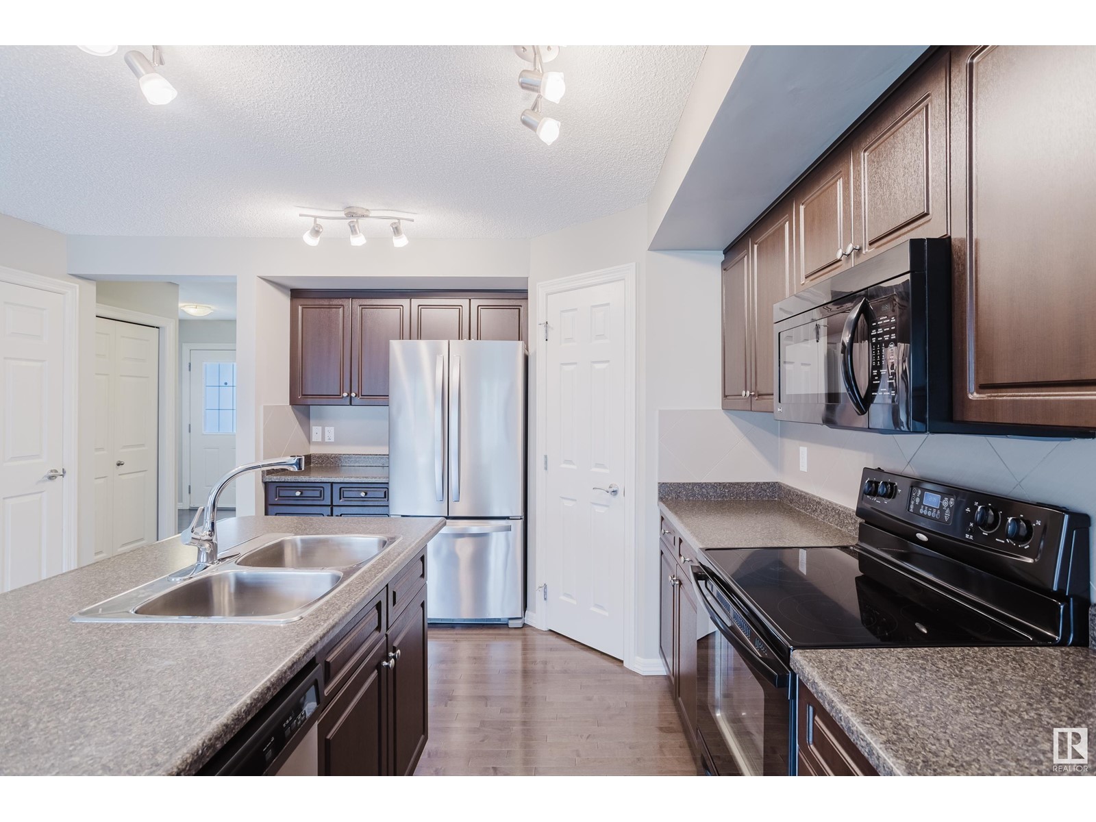 Property at 6213 60 ST image 5