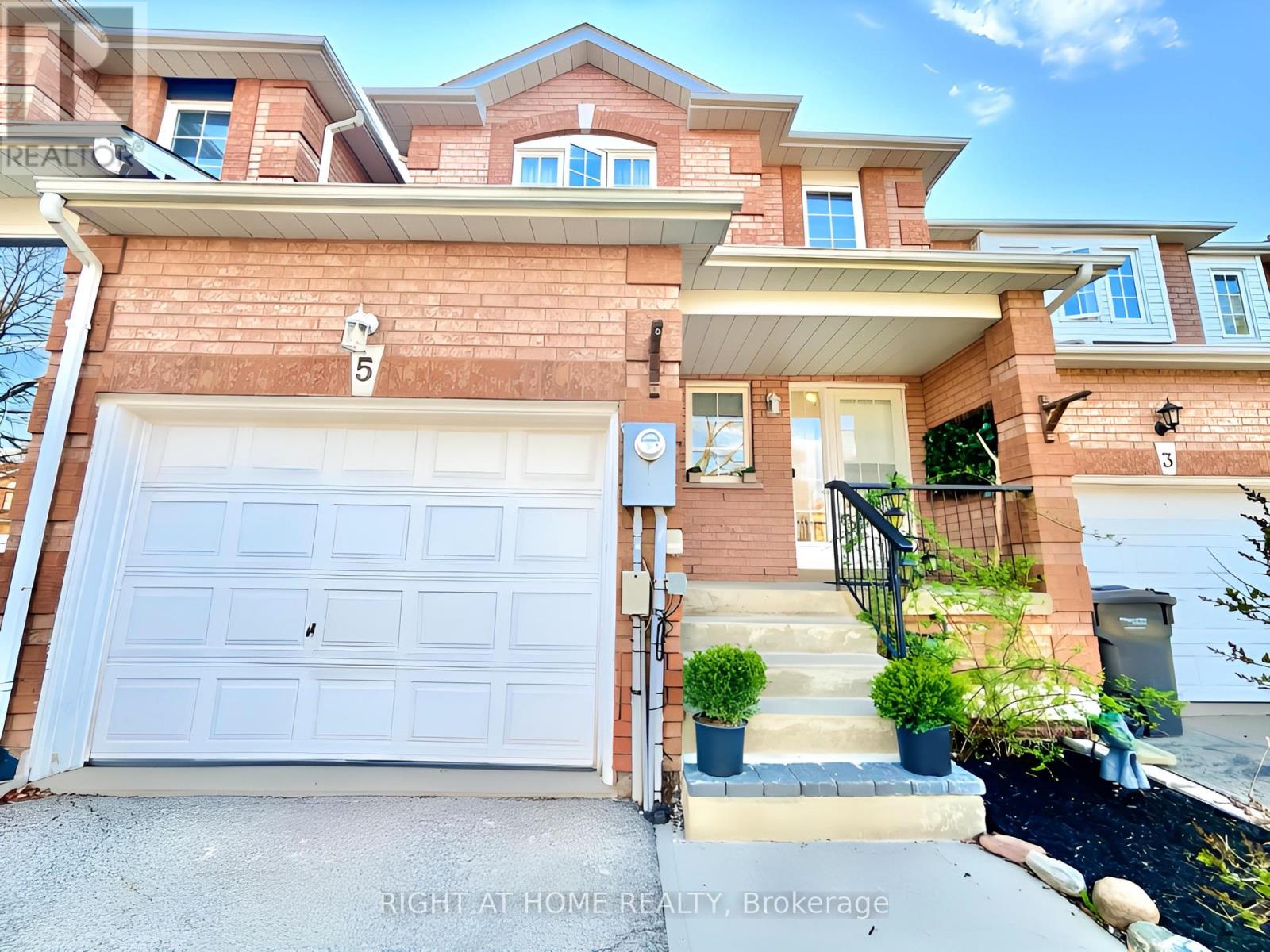 5 Torada Court, Brampton (Snelgrove), Ontario  L7A 1H5 - Photo 2 - W12133695