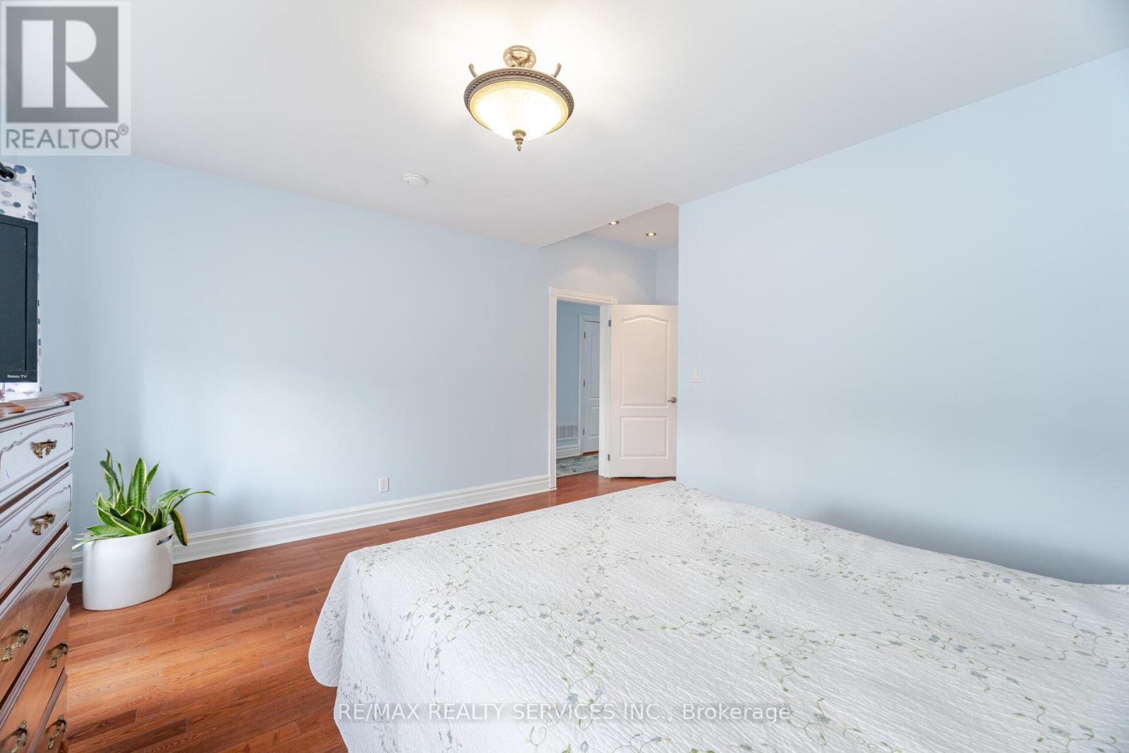61 Branstone Road, Toronto (Caledonia-Fairbank), Ontario  M6E 4E3 - Photo 21 - W12133714