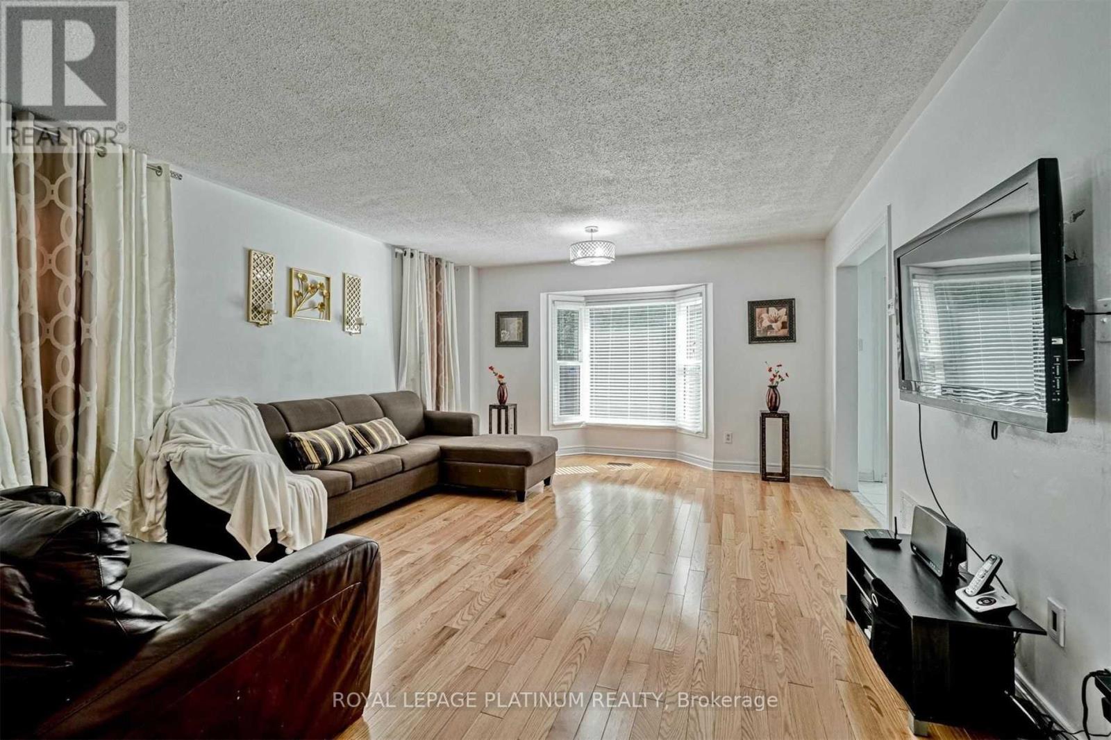 47 Quail Feather Crescent, Brampton, Ontario  L6R 1S7 - Photo 5 - W12133730