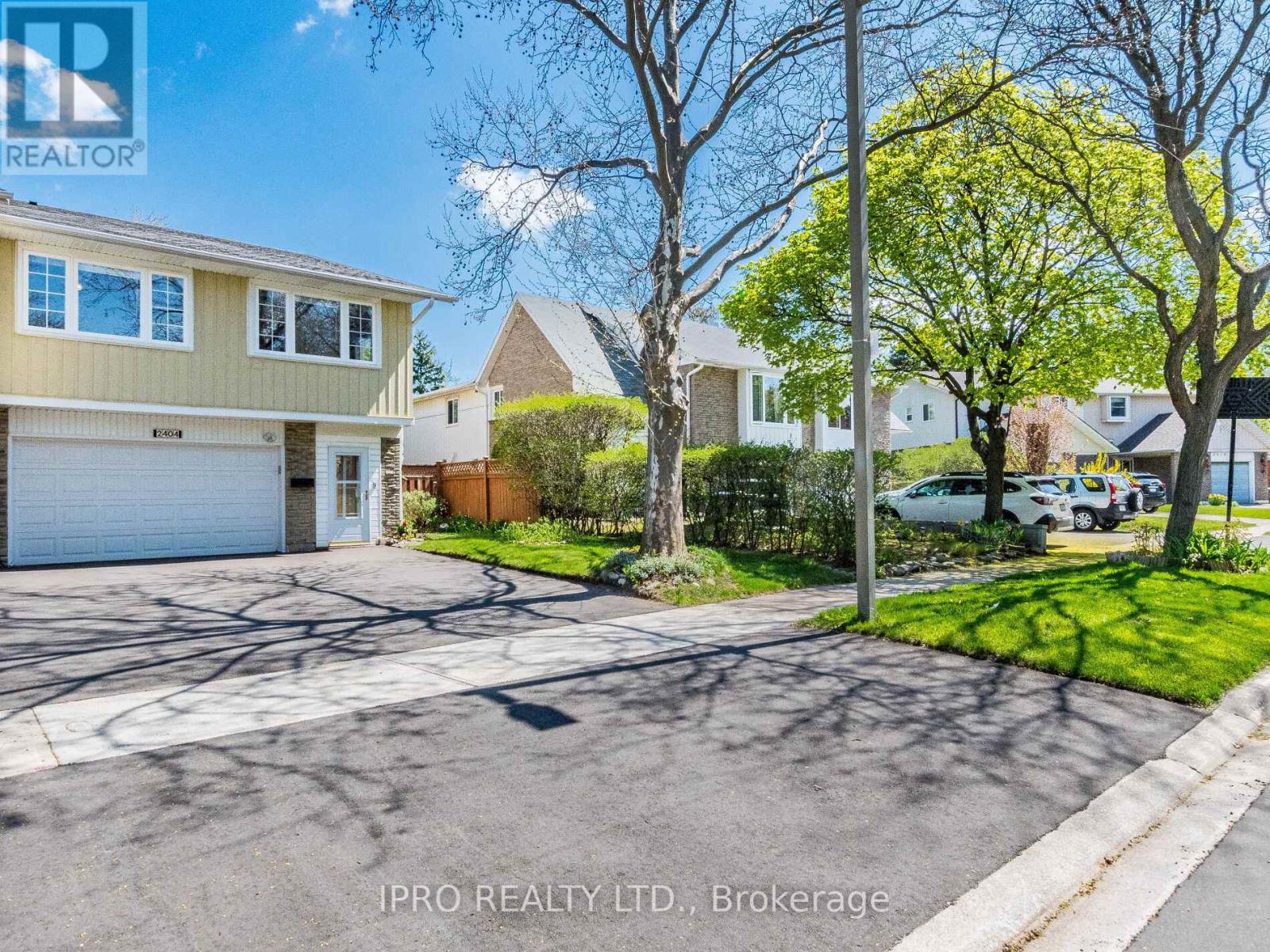 2404 Mainroyal Street, Mississauga, Ontario  L5L 1C9 - Photo 1 - W12133764