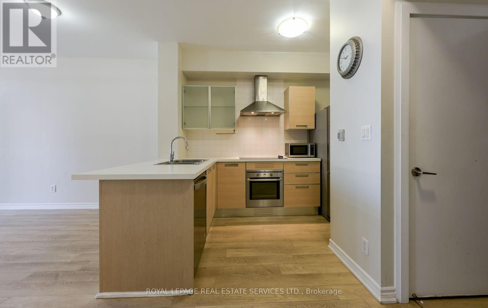 210 - 3391 Bloor Street W, Toronto (Islington-City Centre West), Ontario  M8X 1G3 - Photo 1 - W12133772