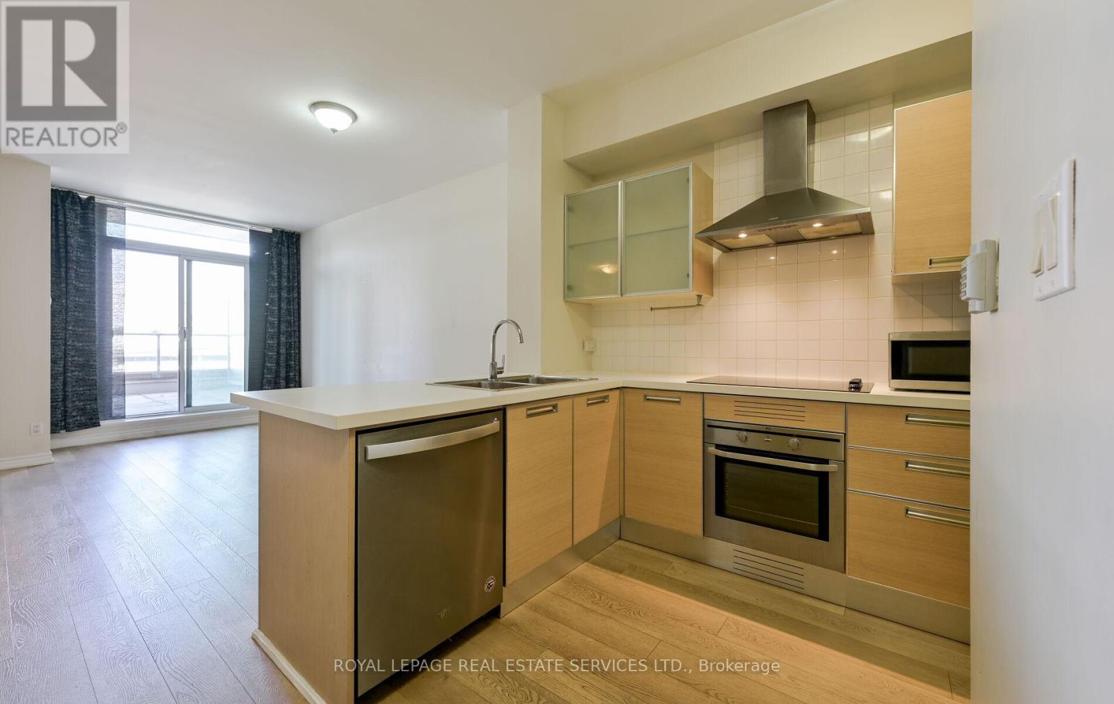210 - 3391 Bloor Street W, Toronto (Islington-City Centre West), Ontario  M8X 1G3 - Photo 2 - W12133772