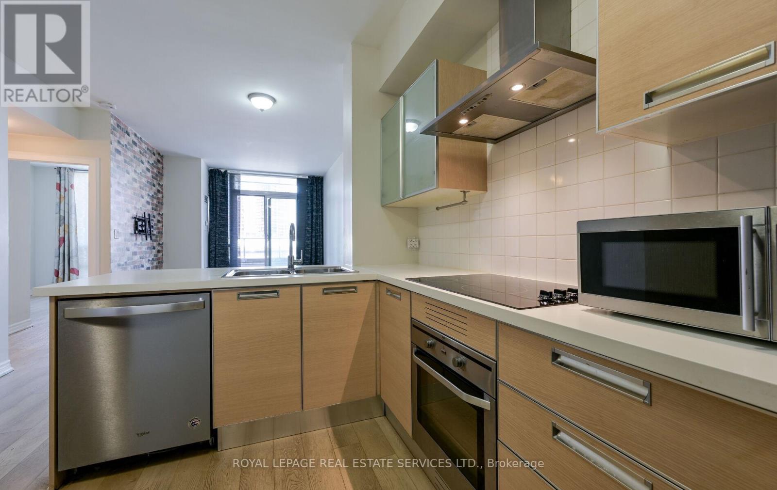 210 - 3391 Bloor Street W, Toronto (Islington-City Centre West), Ontario  M8X 1G3 - Photo 3 - W12133772