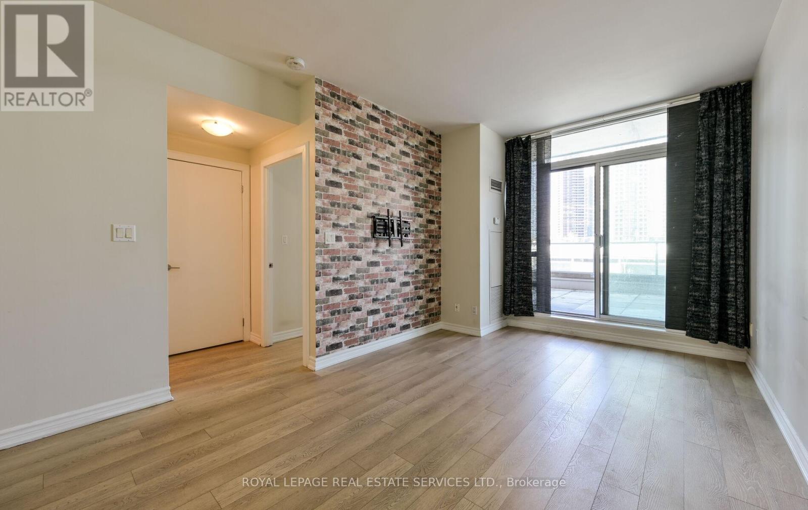 210 - 3391 Bloor Street W, Toronto (Islington-City Centre West), Ontario  M8X 1G3 - Photo 5 - W12133772