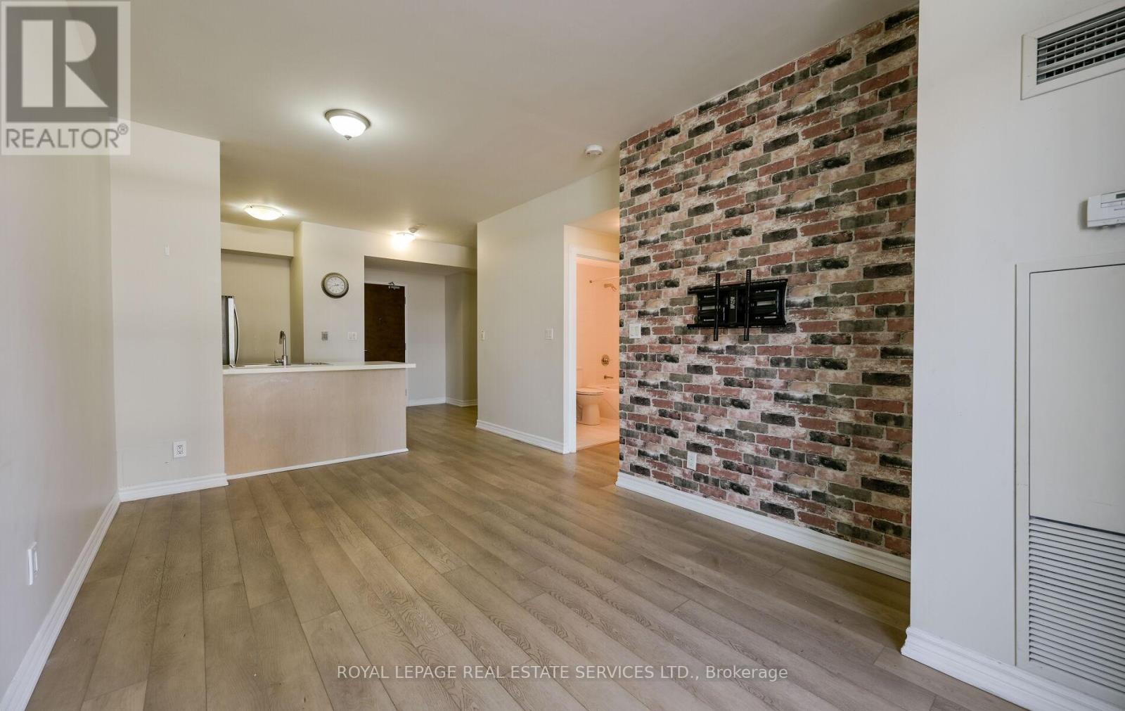 210 - 3391 Bloor Street W, Toronto (Islington-City Centre West), Ontario  M8X 1G3 - Photo 9 - W12133772