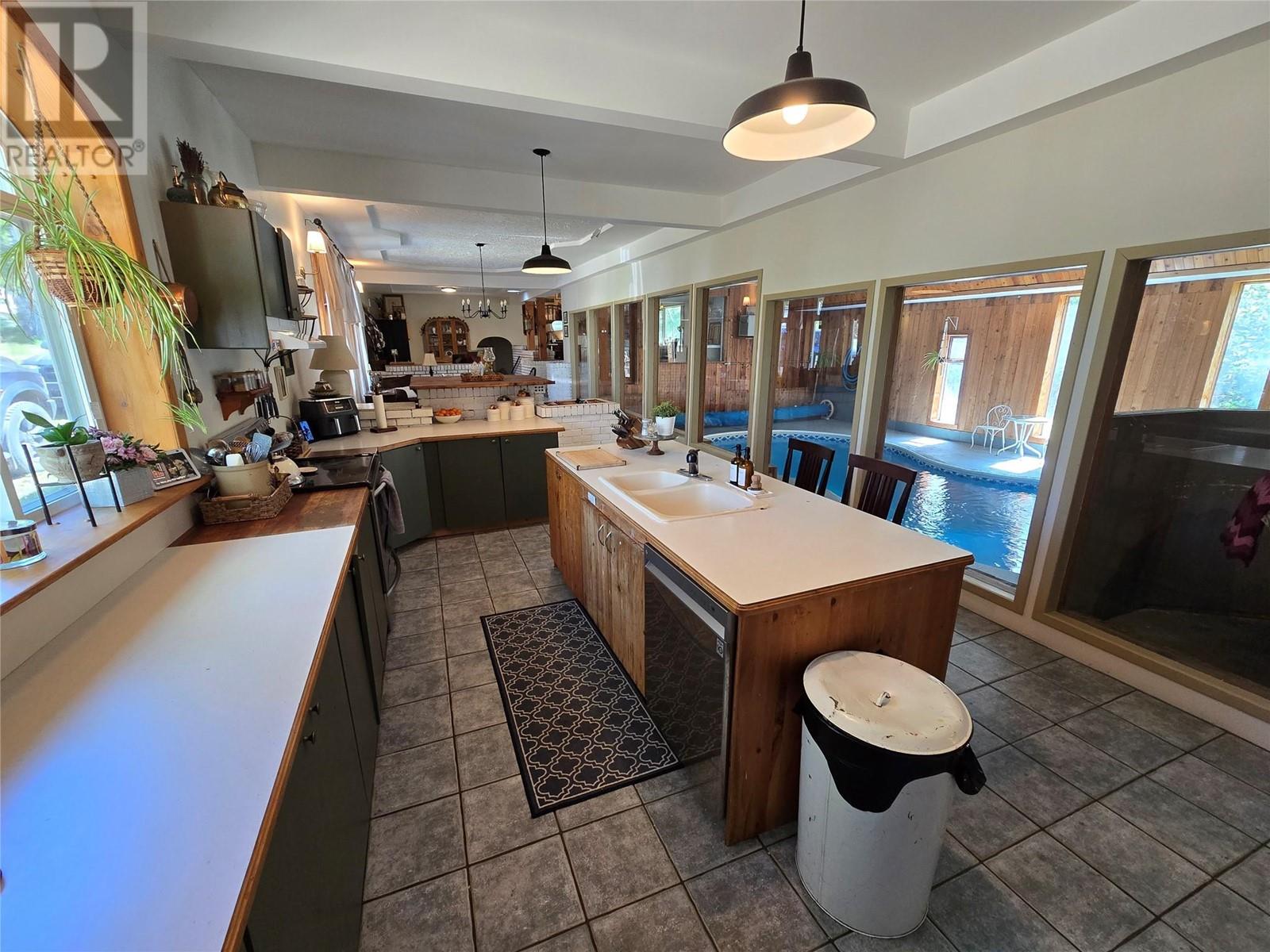 643 Kennedy Road, Clearwater, British Columbia  V0E 1N1 - Photo 11 - 10346813