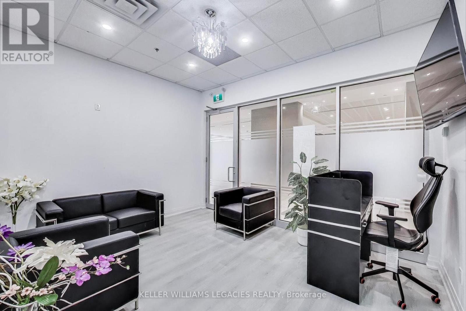 255 - 7777 Weston Road, Vaughan, Ontario  L4L 0G9 - Photo 2 - N12133840