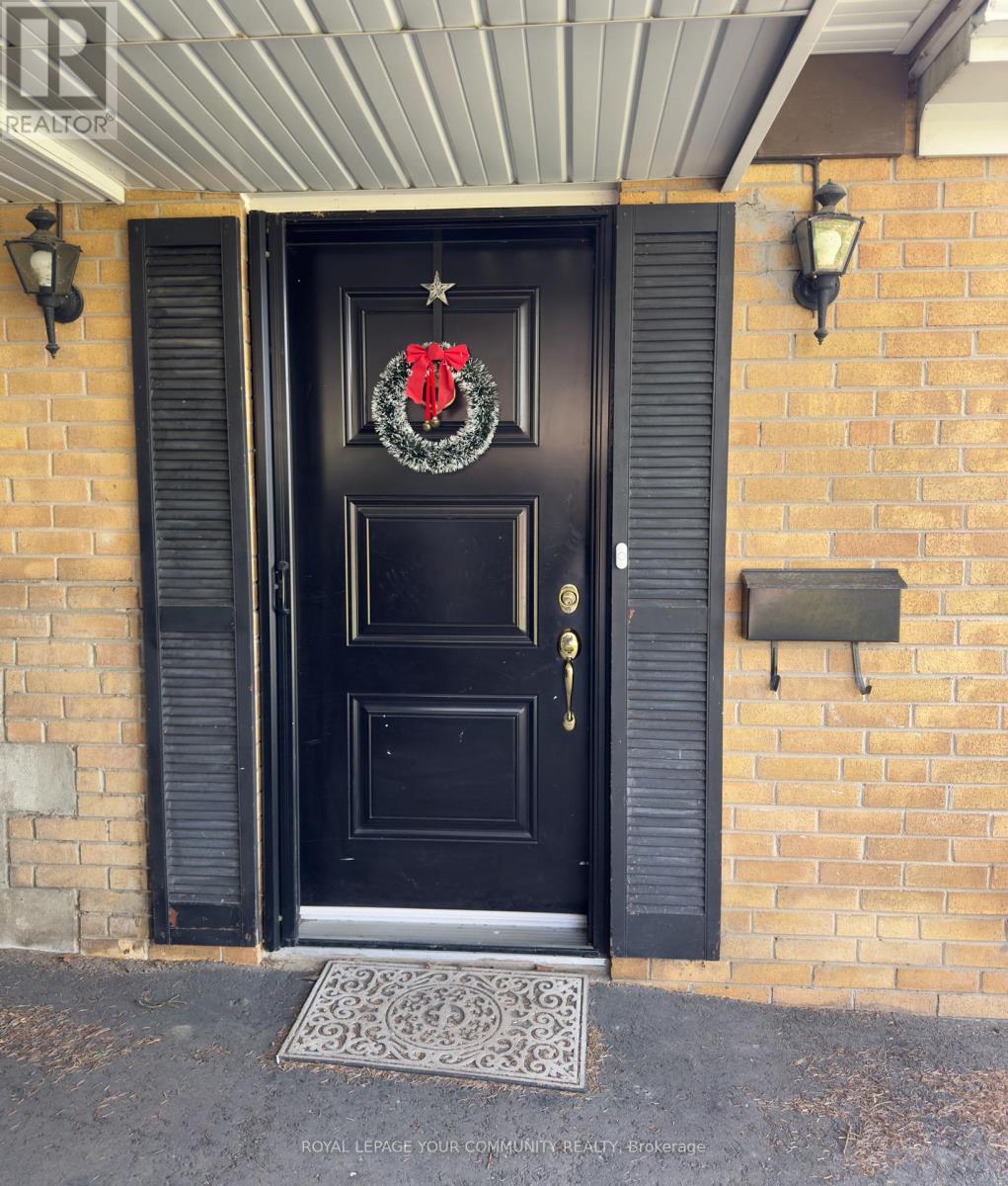 19 Huron Court, Aurora, Ontario  L4G 2X7 - Photo 2 - N12133850