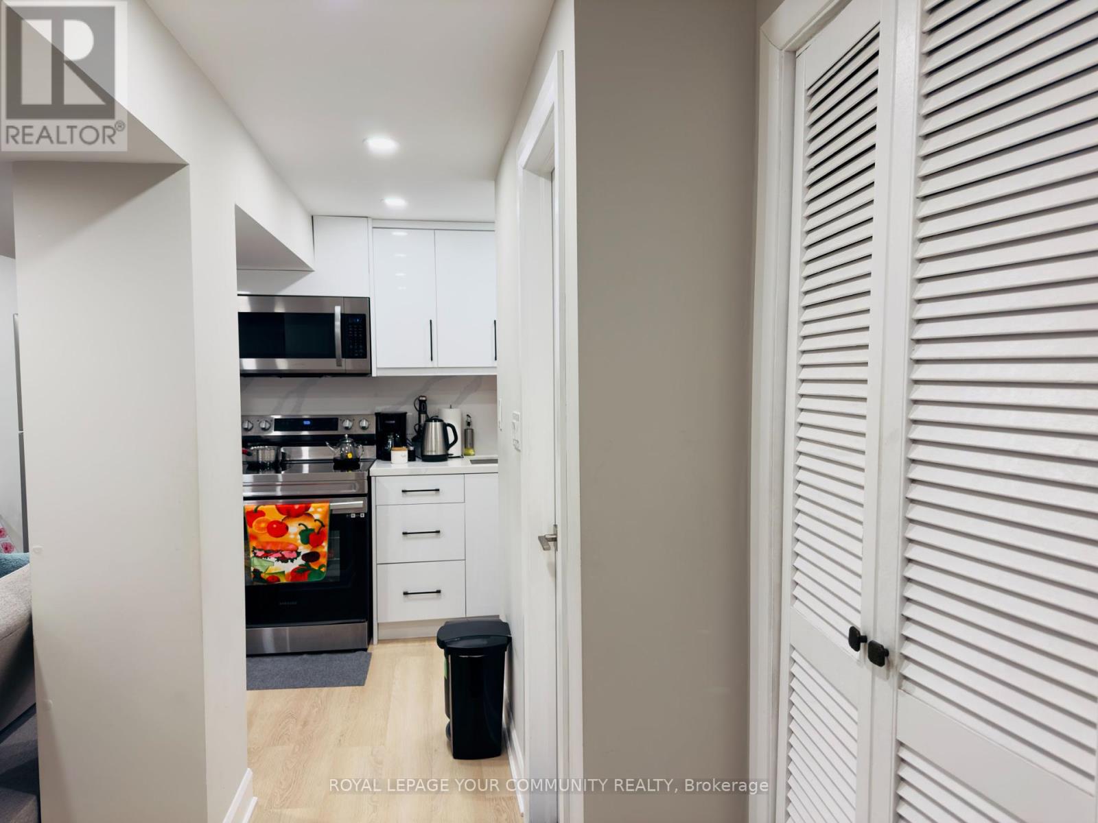 19 Huron Court, Aurora, Ontario  L4G 2X7 - Photo 6 - N12133850
