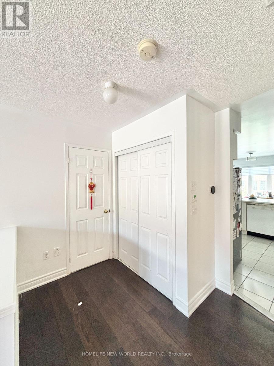 8 Azalea Gate Way, Markham (Commerce Valley), Ontario  L3T 7T8 - Photo 3 - N12133882