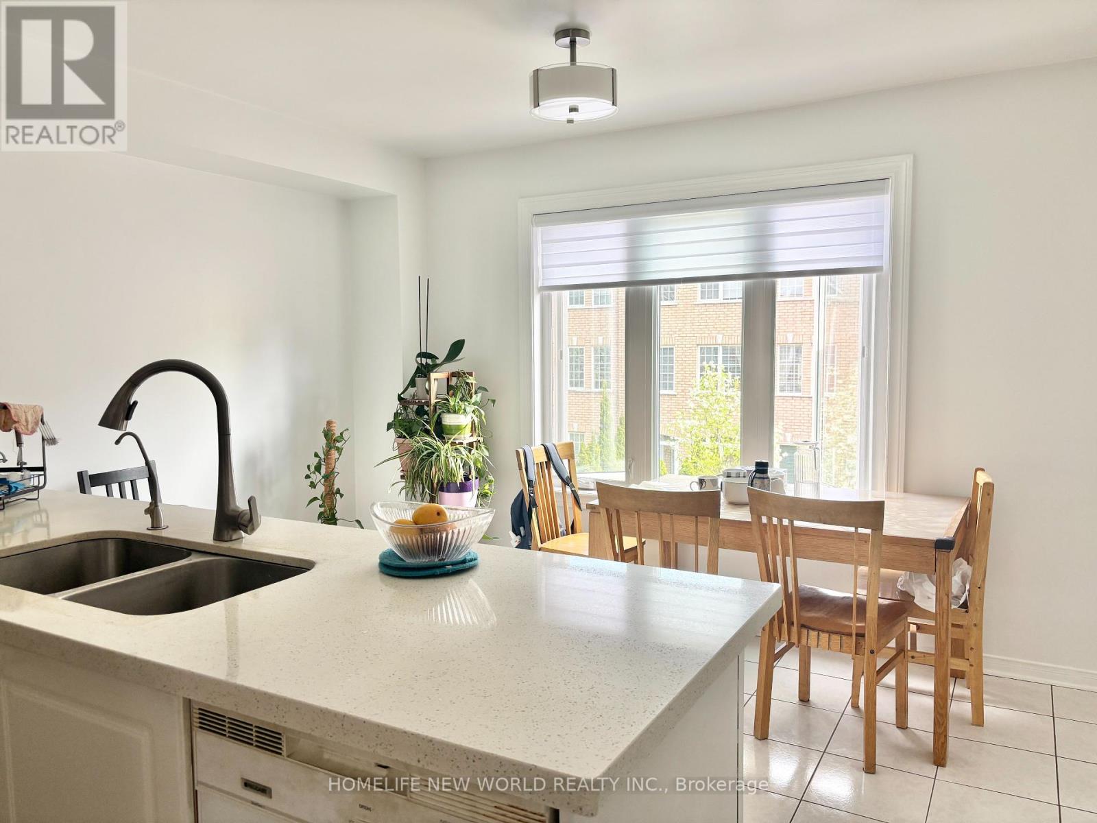 8 Azalea Gate Way, Markham (Commerce Valley), Ontario  L3T 7T8 - Photo 6 - N12133882