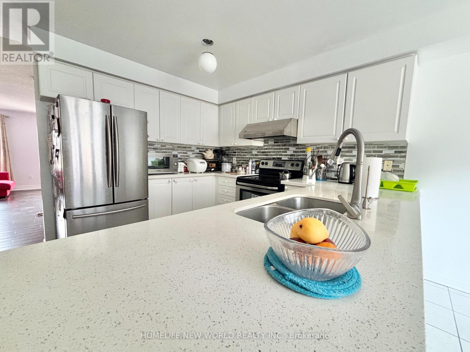 8 Azalea Gate Way, Markham (Commerce Valley), Ontario  L3T 7T8 - Photo 7 - N12133882